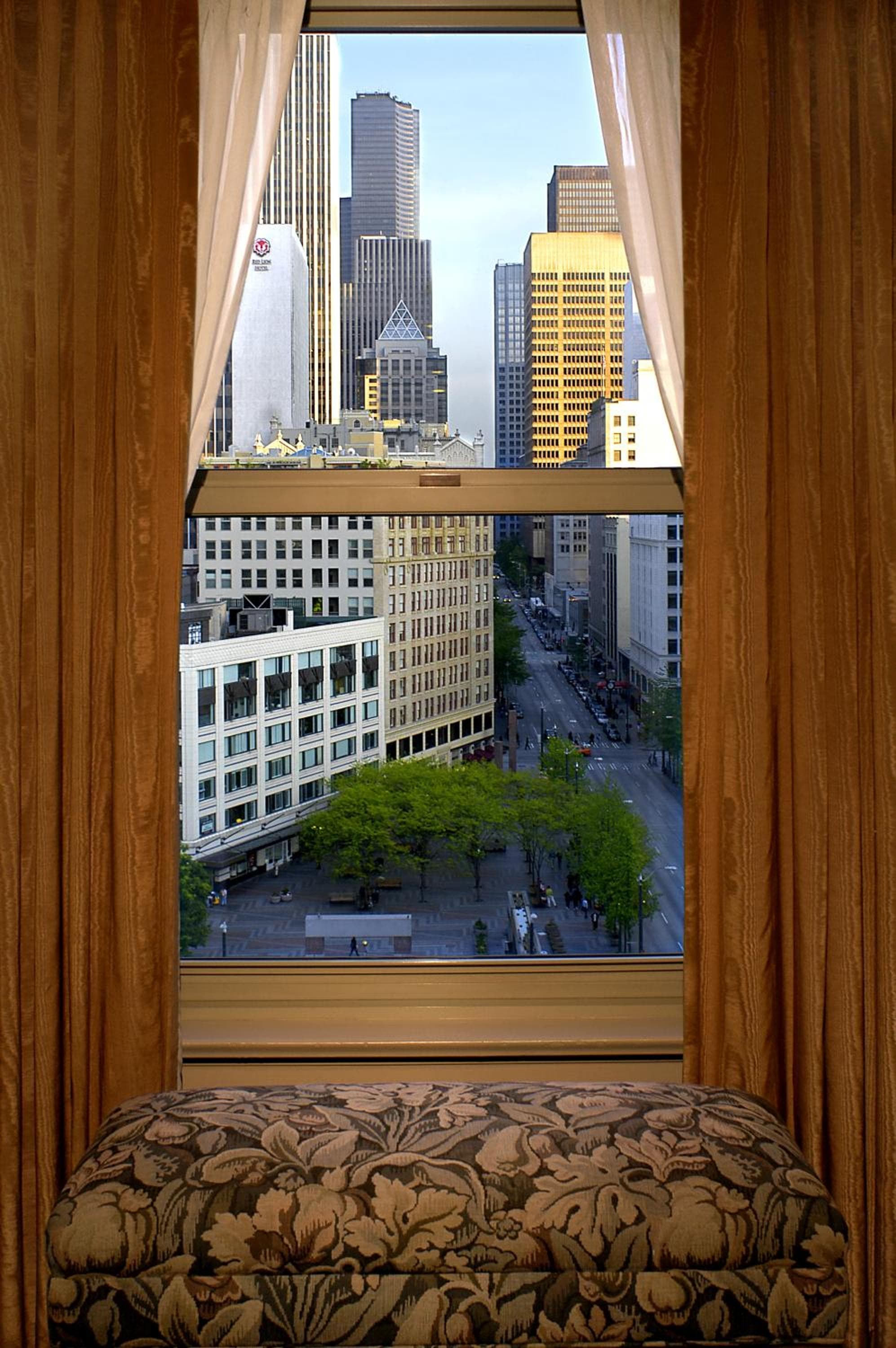 Mayflower Park Hotel