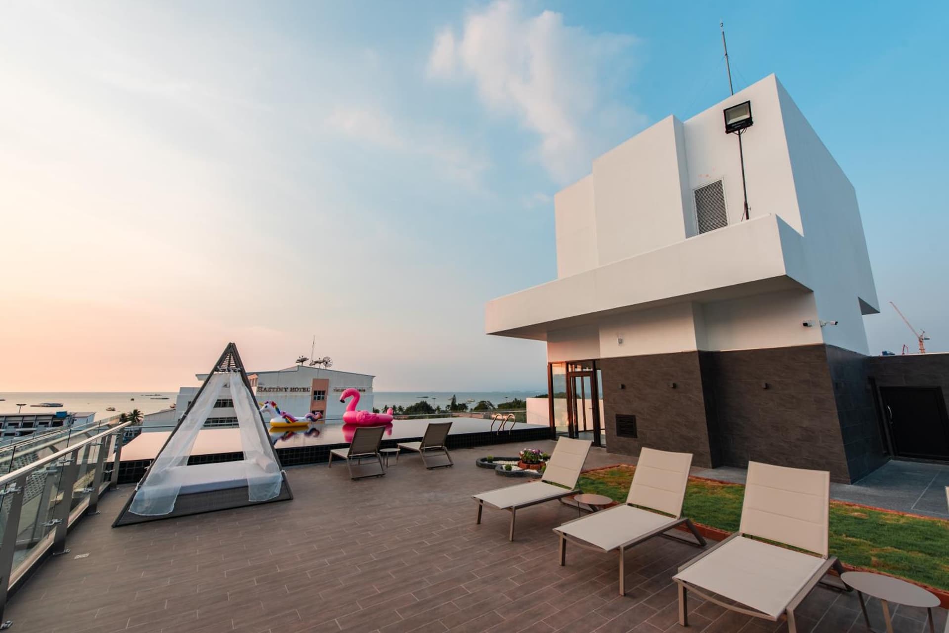 Blackwoods Hotel Pattaya - SHA Extra Plus