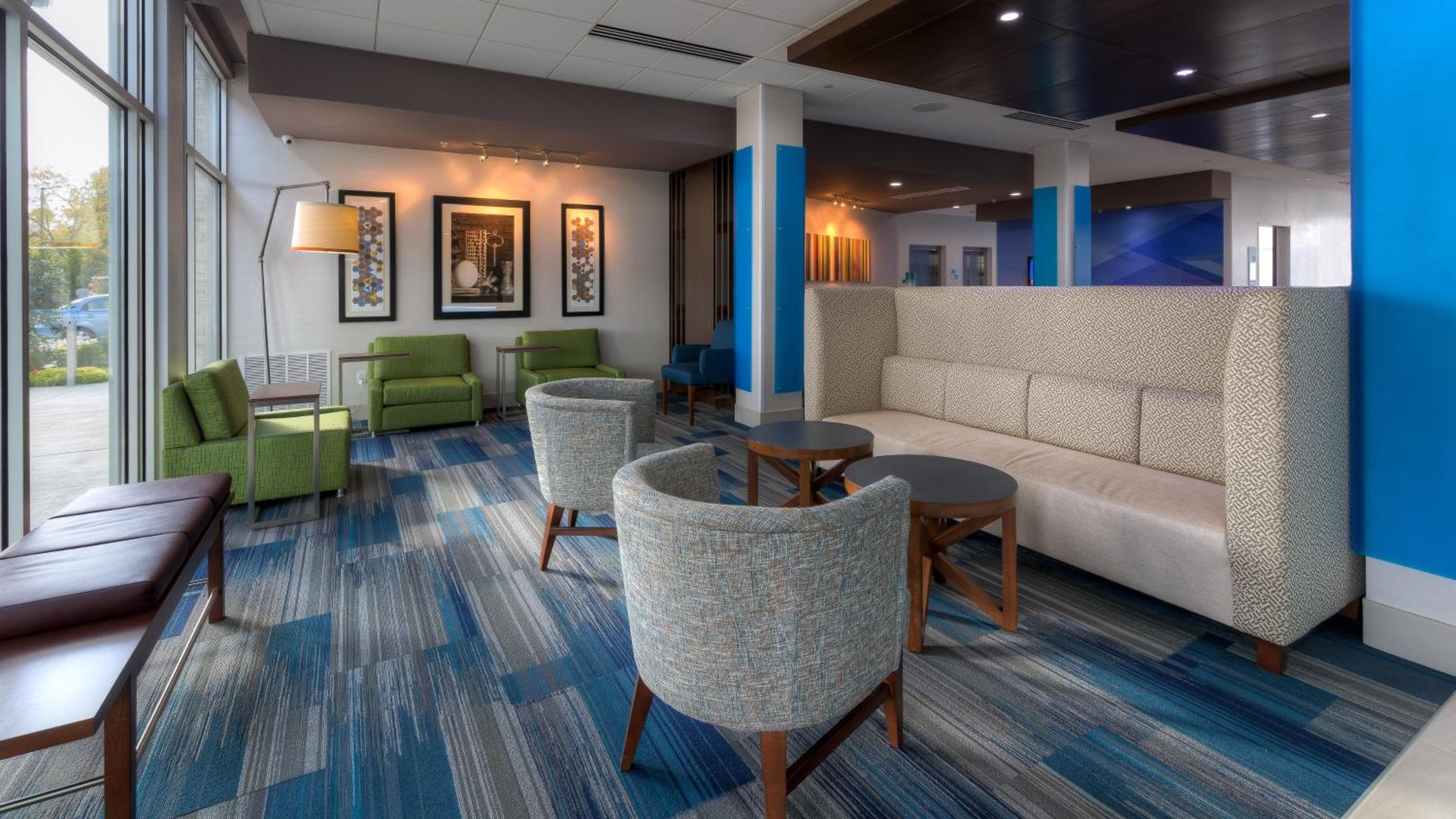 Holiday Inn Express & Suites Tulsa Midtown by IHG