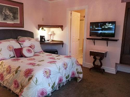 Arrowhead Lake Inn