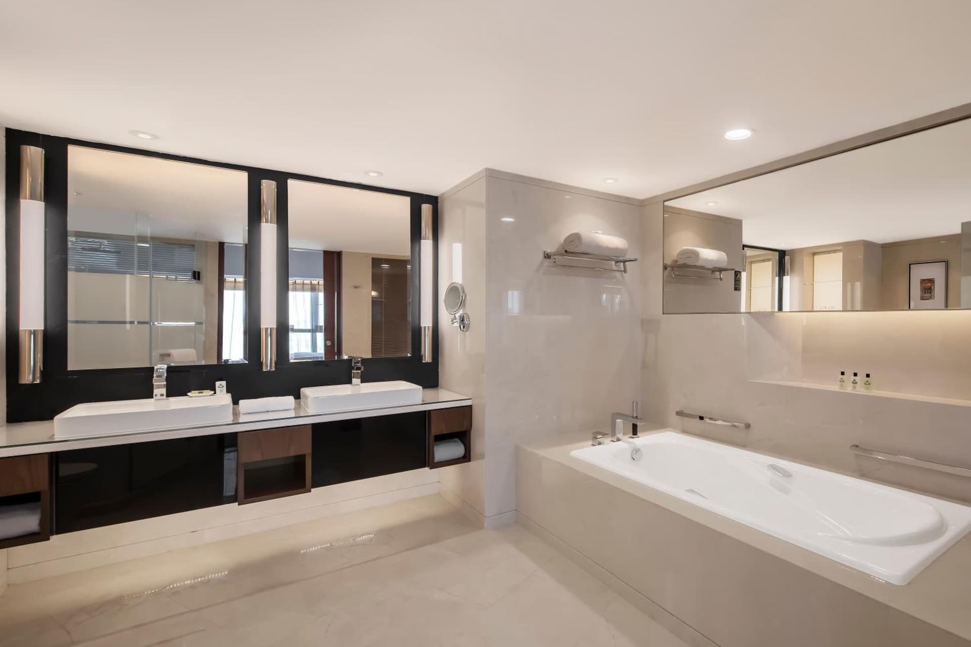 InterContinental Shanghai Pudong by IHG