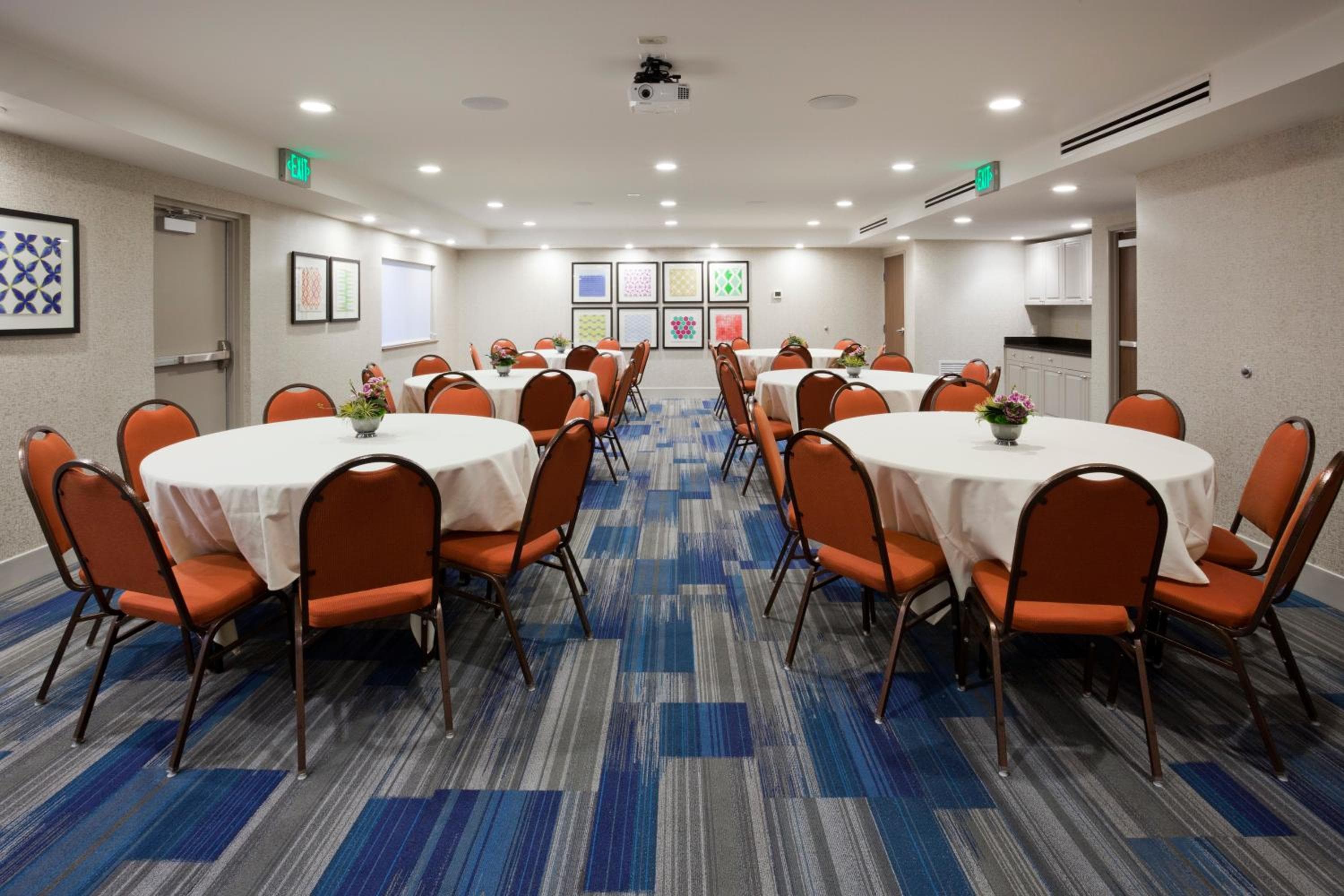 Holiday Inn Express & Suites Minneapolis - West End by IHG