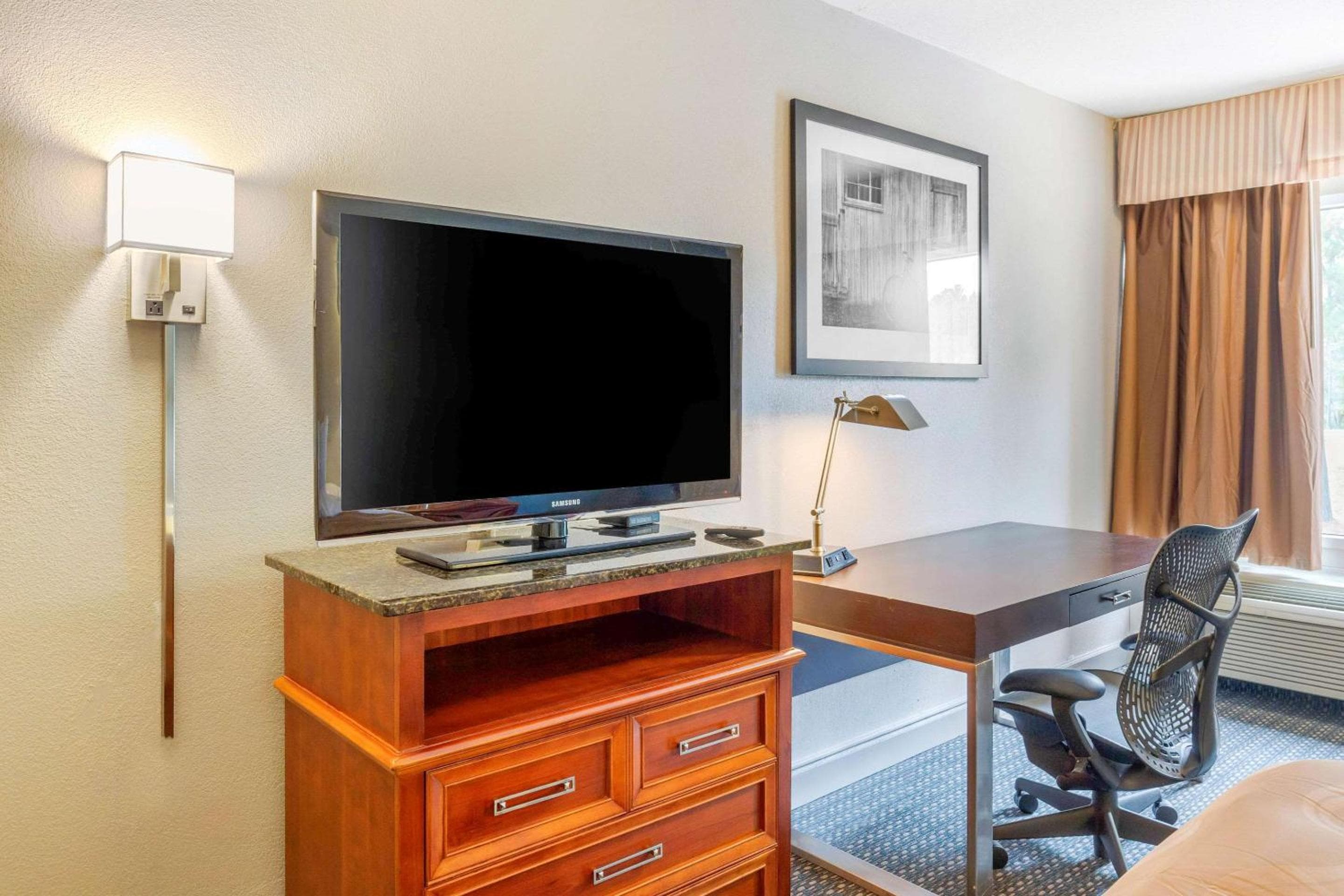 Quality Inn & Suites Apex - Holly Springs NC