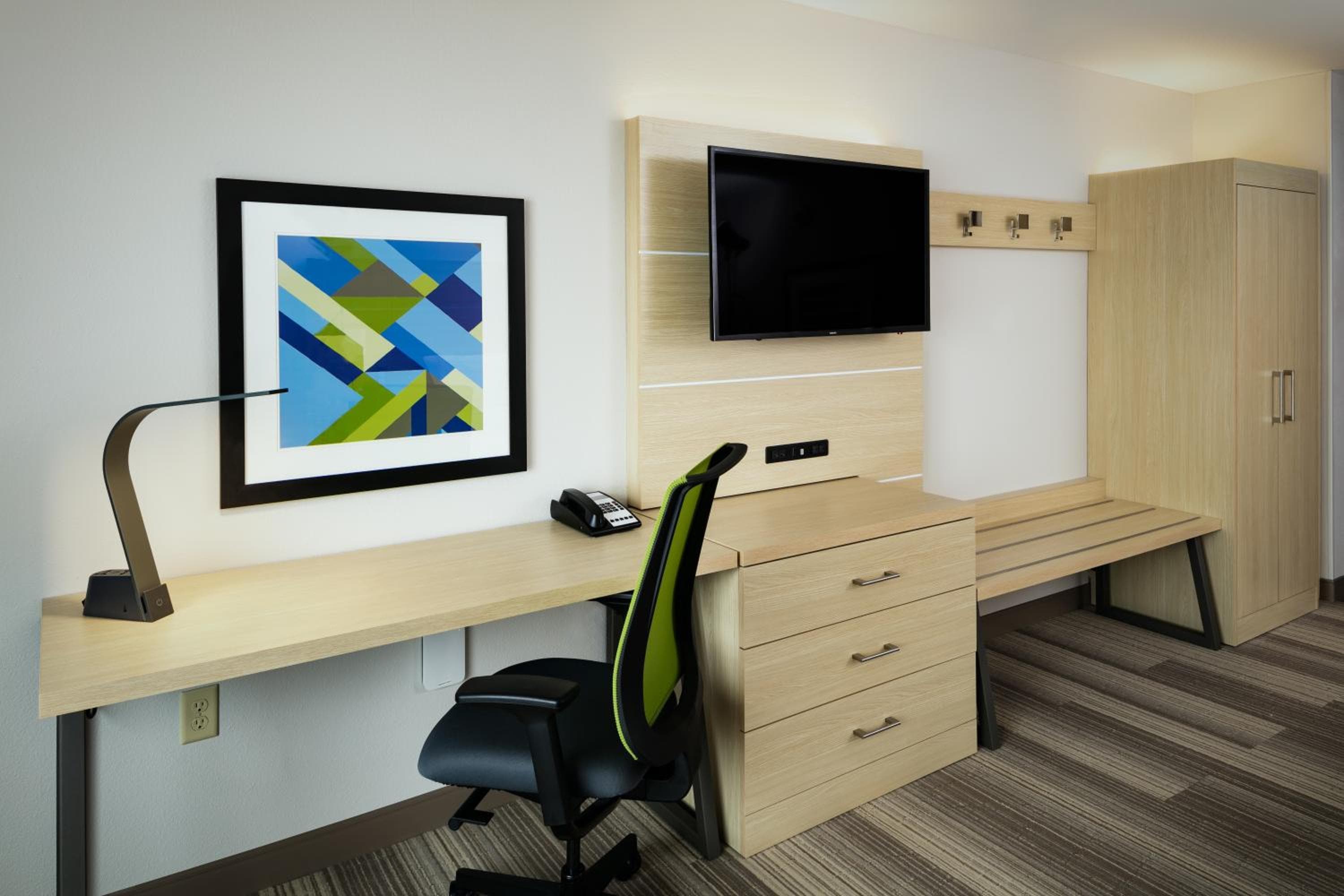 Holiday Inn Express & Suites - Medford by IHG