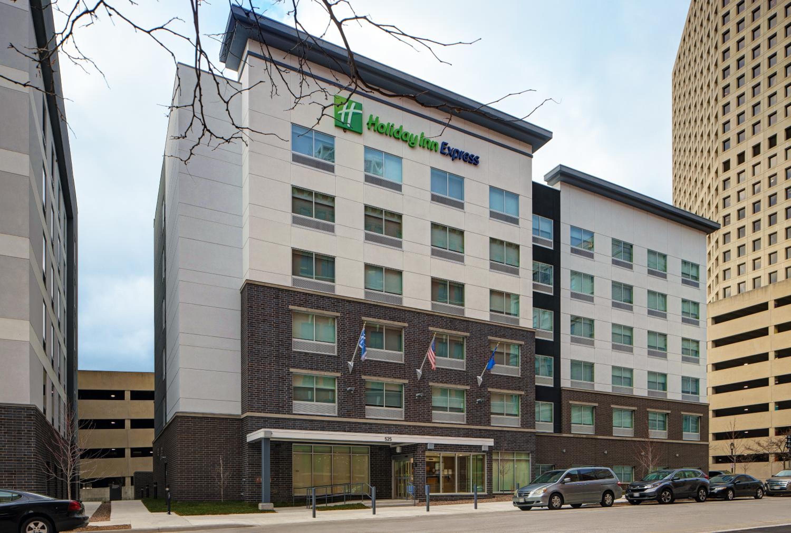 Holiday Inn Express - Milwaukee Downtown by IHG