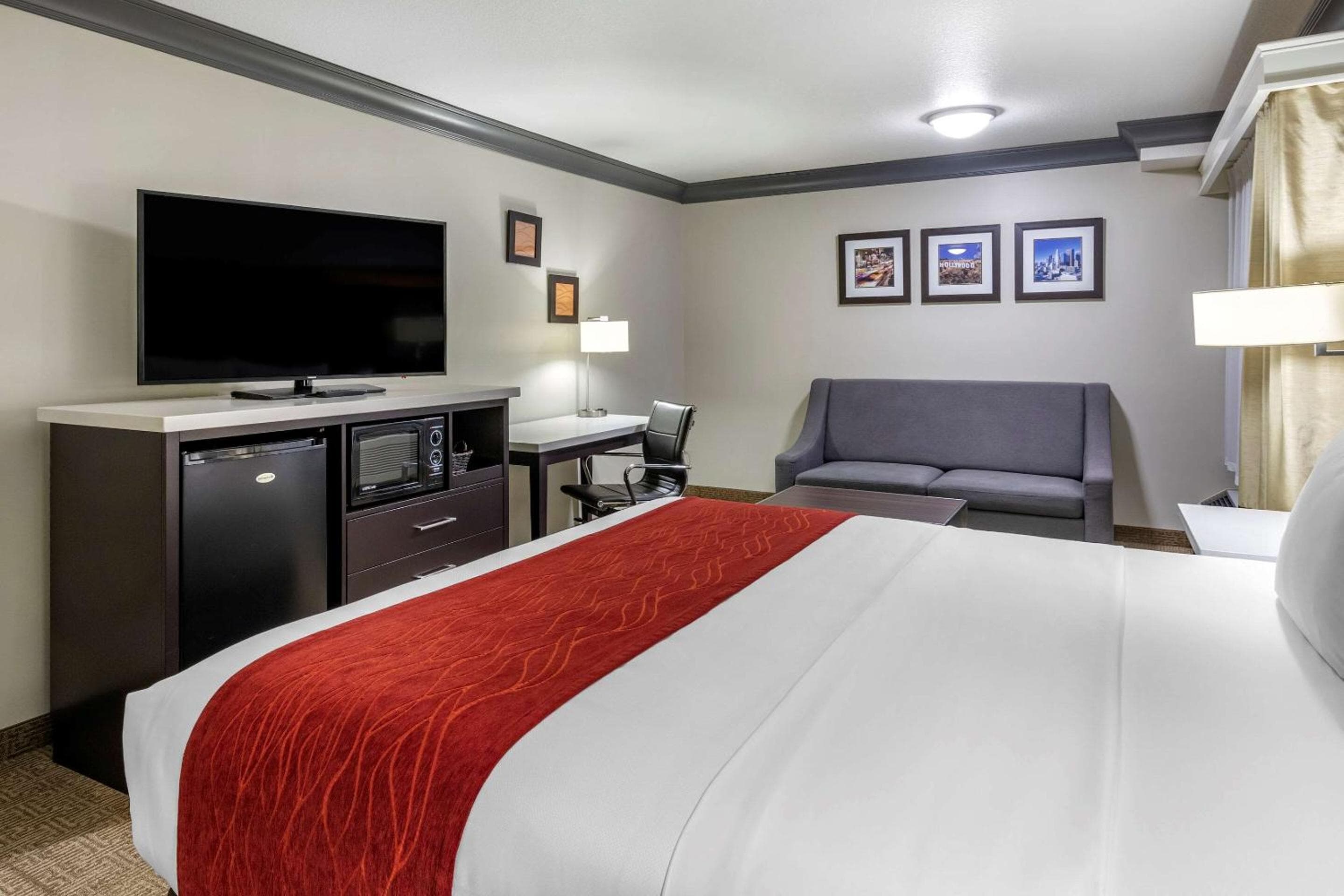 Comfort Inn & Suites Near Universal - N Hollywood - Burbank