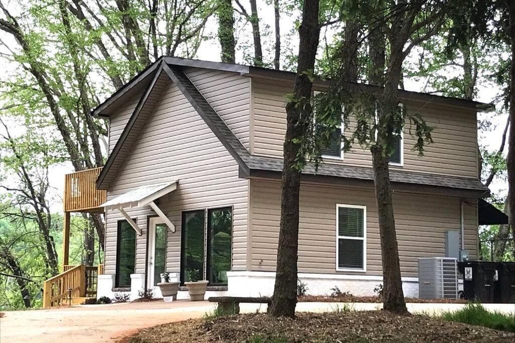 3-BDR Direct Waterfront Cottage