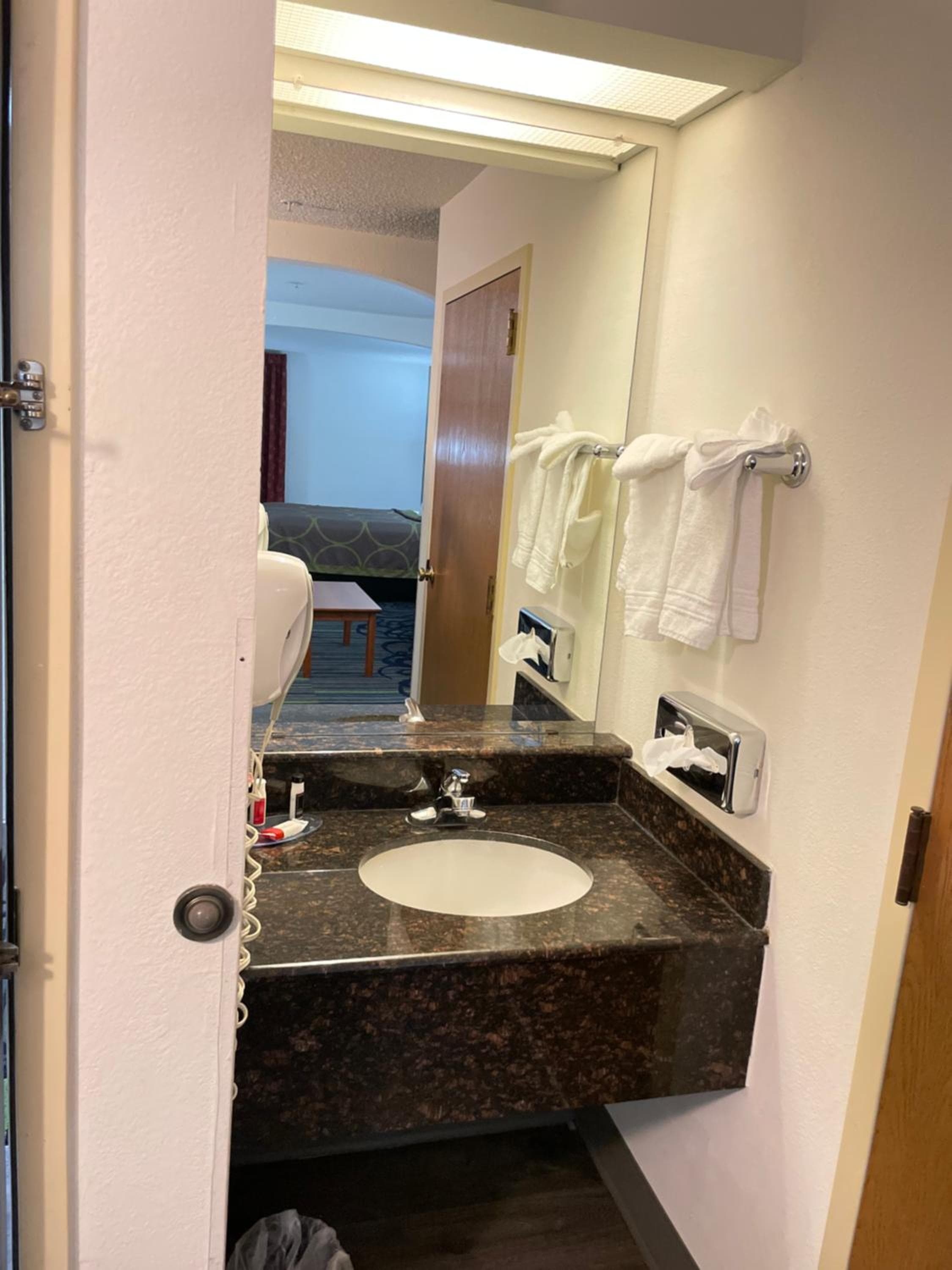 Super 8 by Wyndham Fort Worth Downtown South