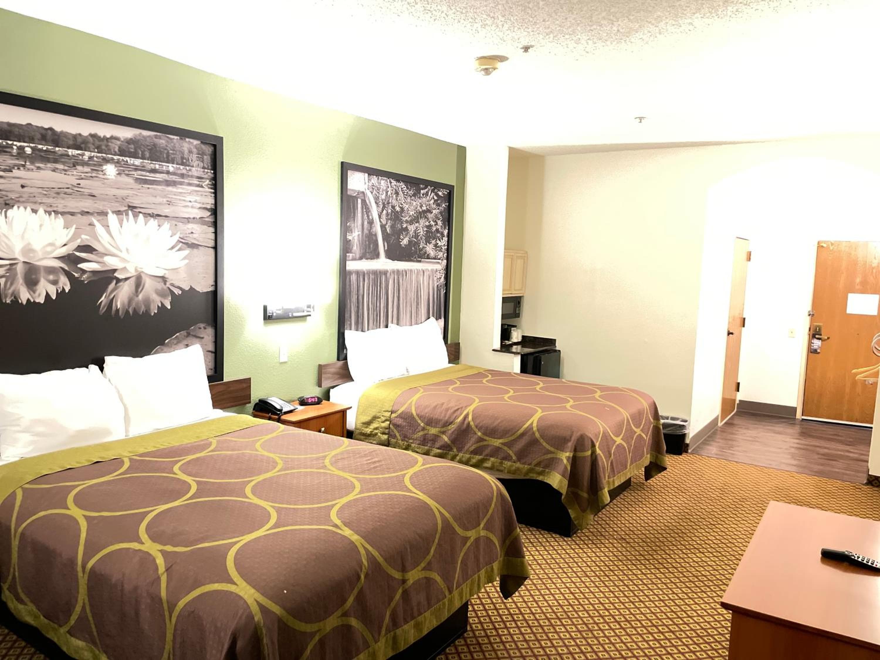 Super 8 by Wyndham Fort Worth Downtown South