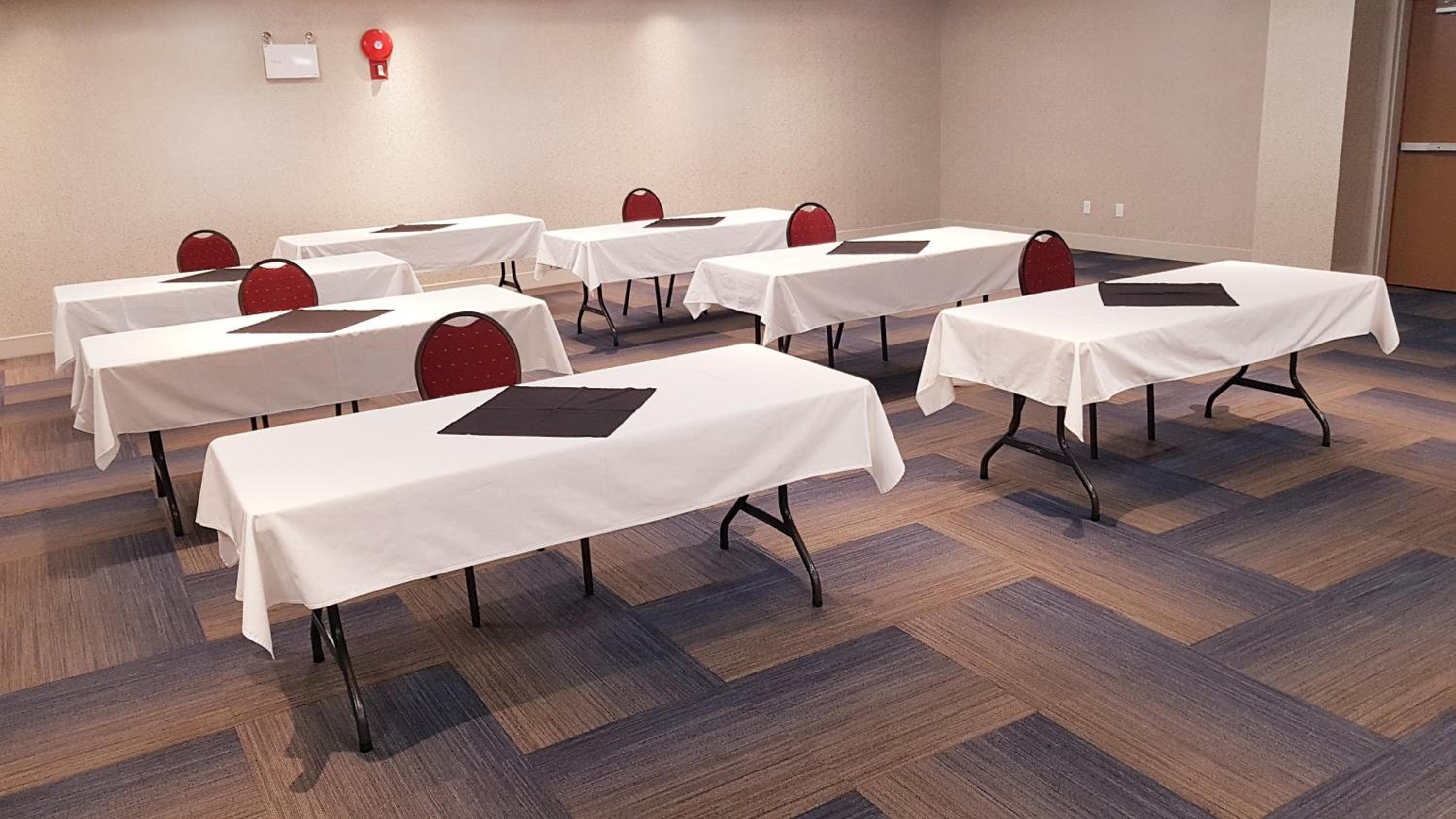 Holiday Inn Express and Suites Surrey by IHG