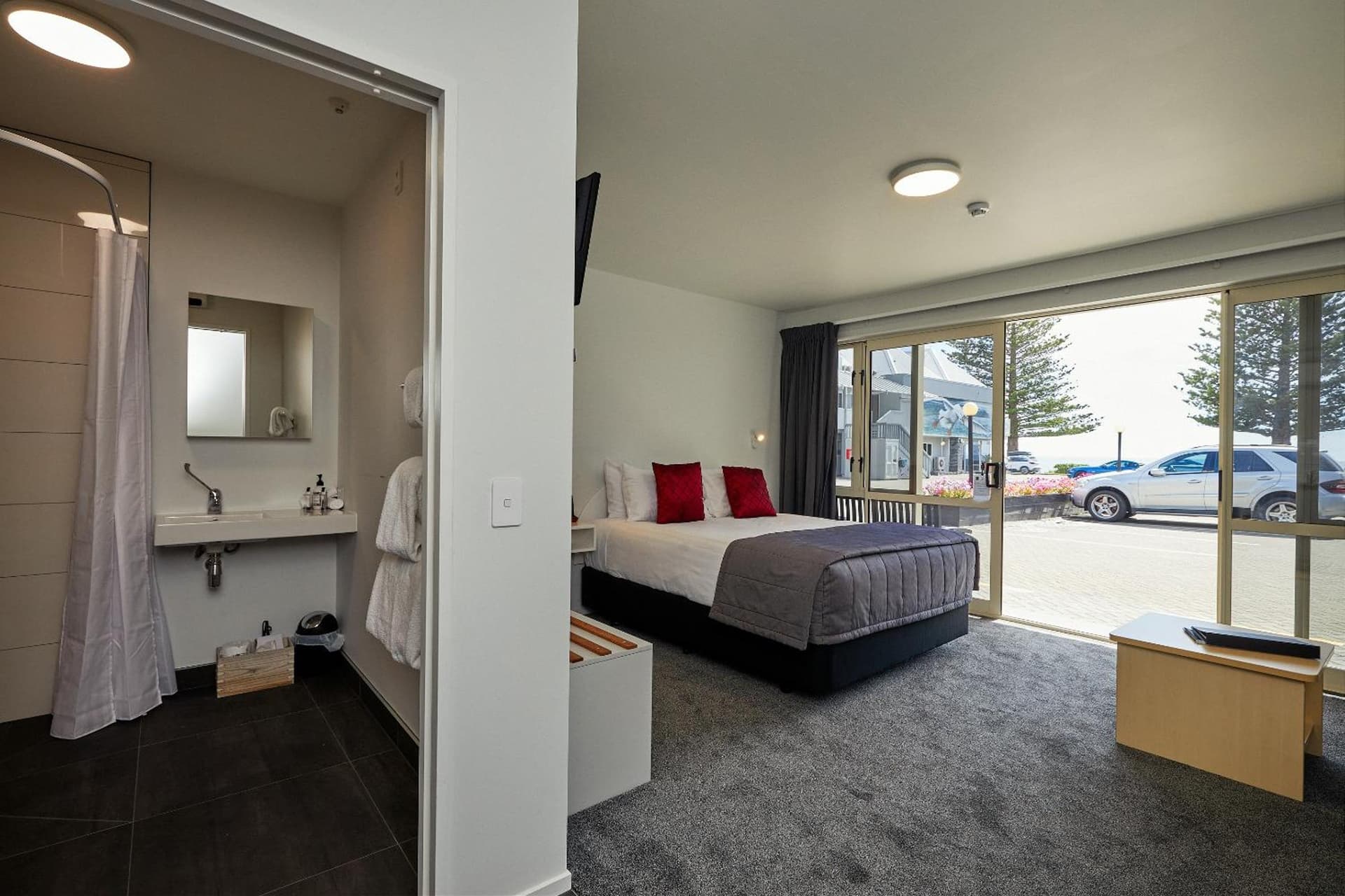 The White Morph Motels