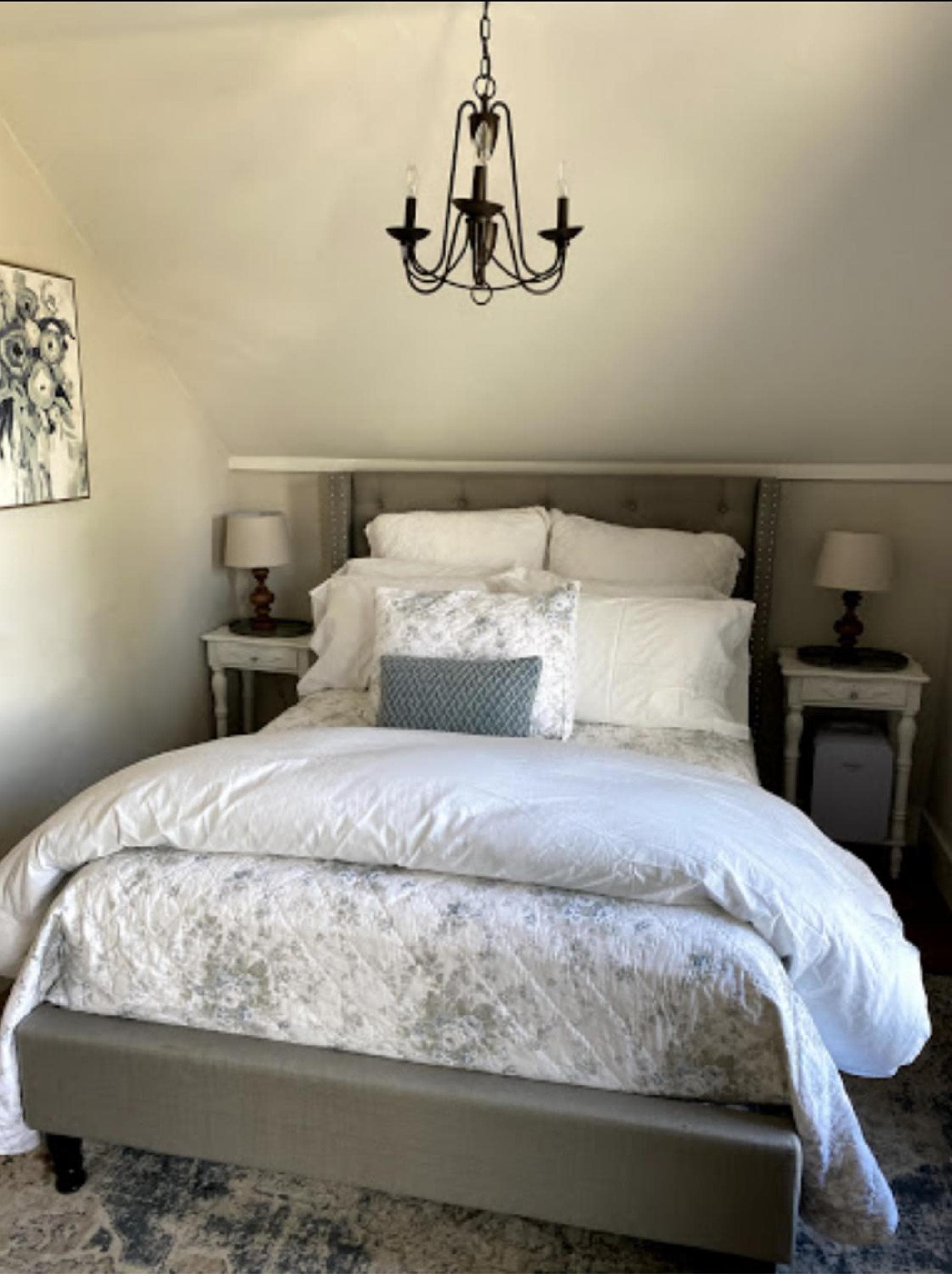 The Farmhouse Inn & Kitchen, 2 blocks from Downtown Whitefish, Montana