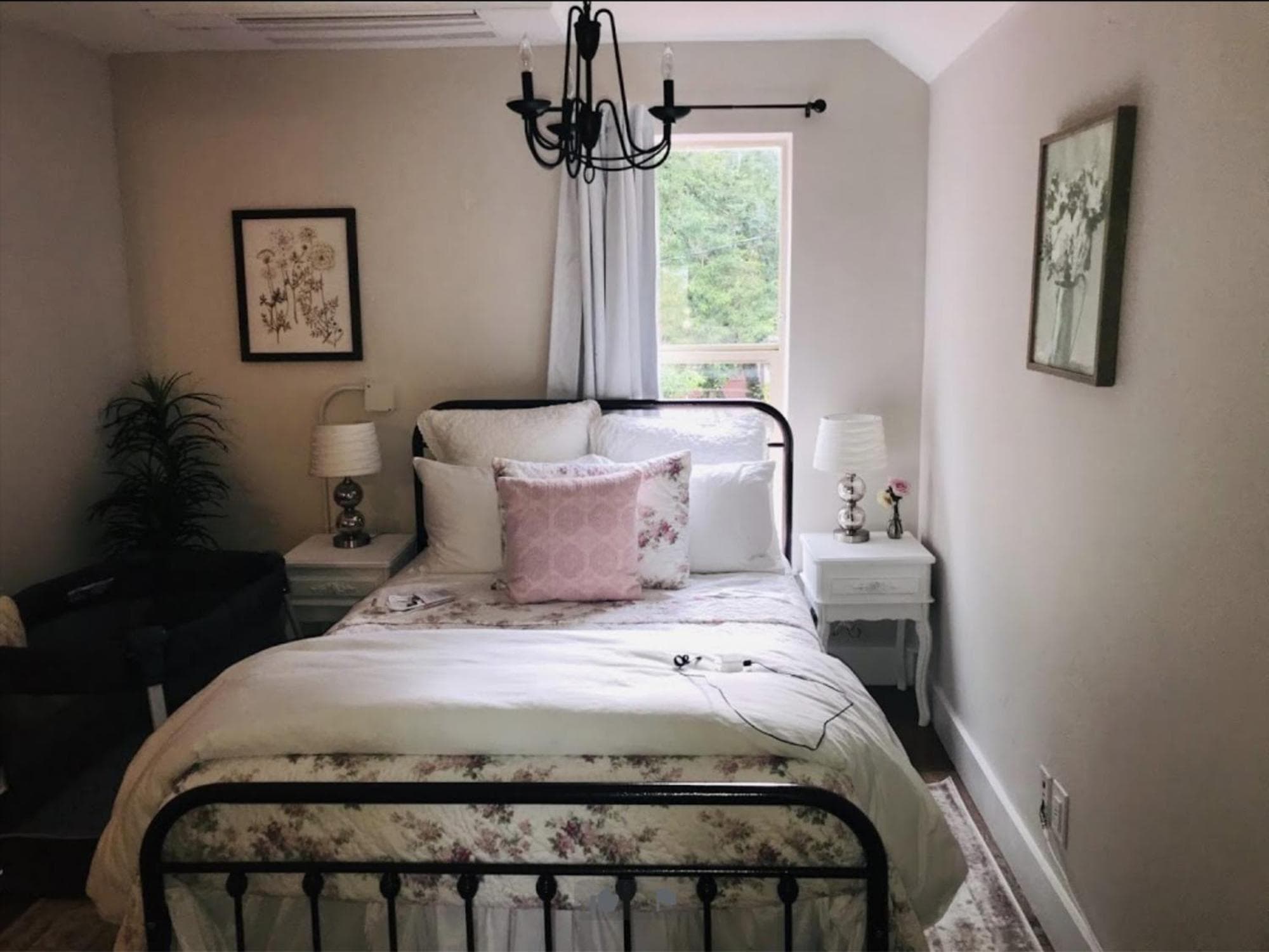 The Farmhouse Inn & Kitchen, 2 blocks from Downtown Whitefish, Montana