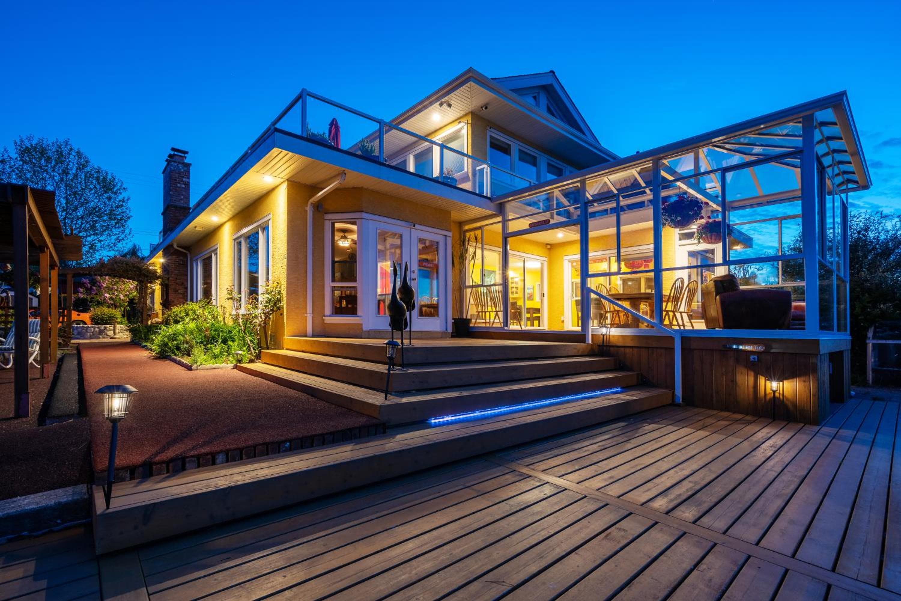 Birds of a Feather Victoria Oceanfront Studio Suites