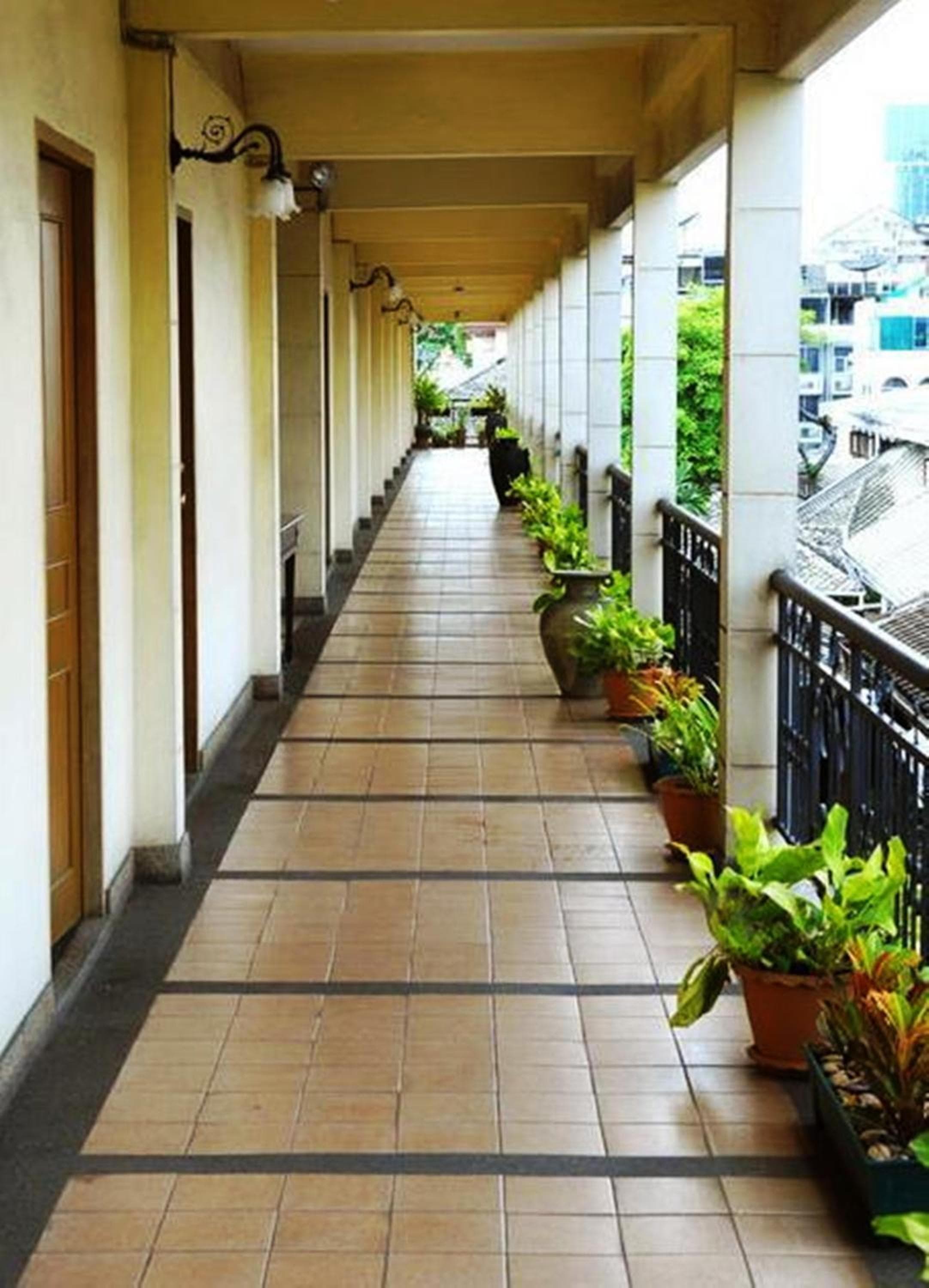 Silom Village Inn