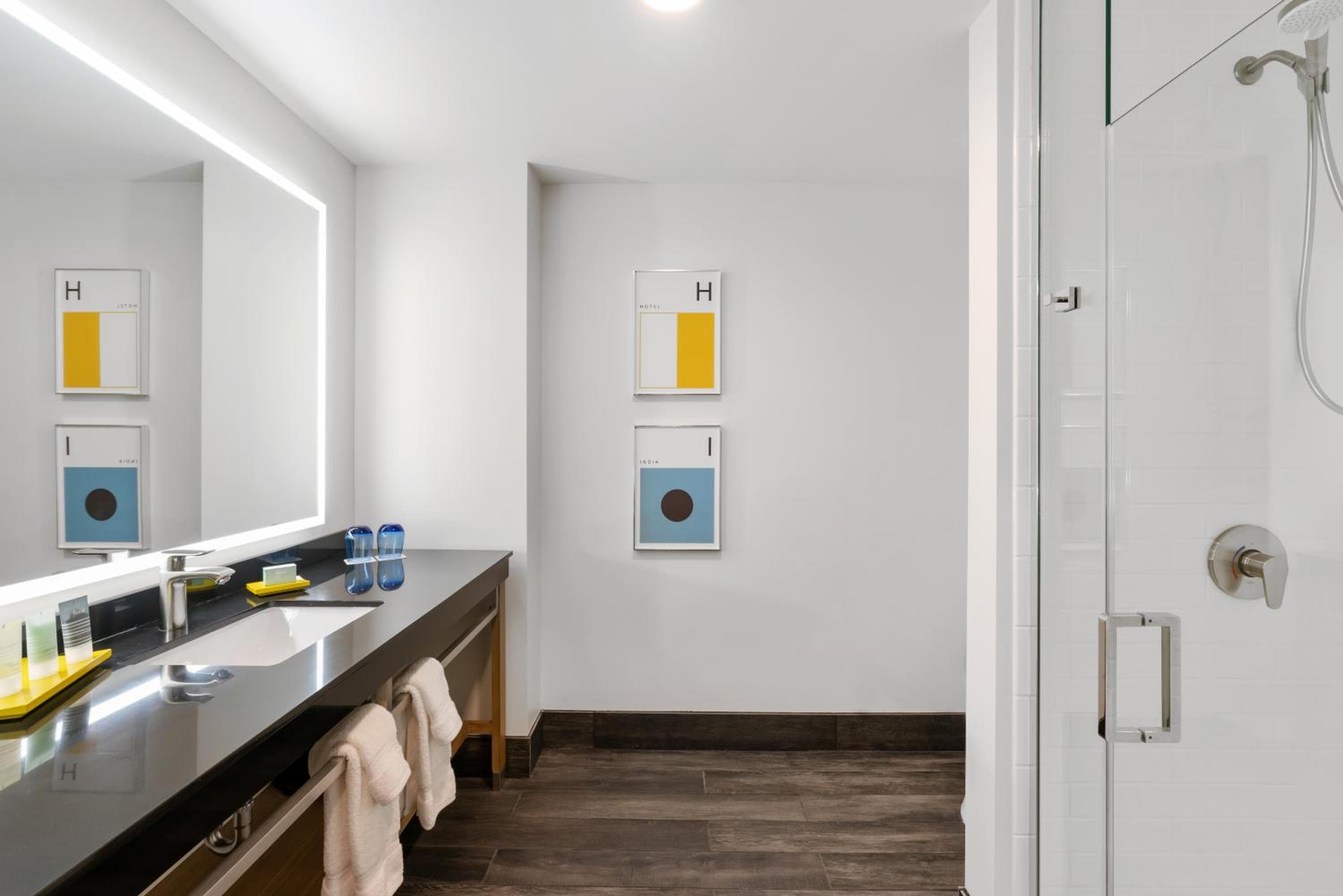 Hotel Indigo Seattle Everett Waterfront Place by IHG