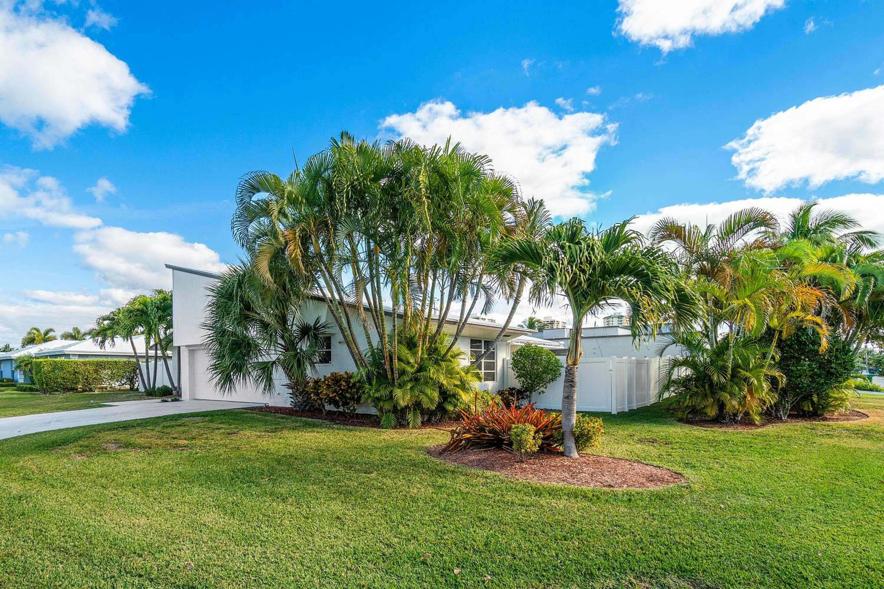 Beach Lux - Heated Pool with Infinity Spa, Cabana, BBQ, Golden Tee - Walk to Beach - by Maven Vacation Rentals