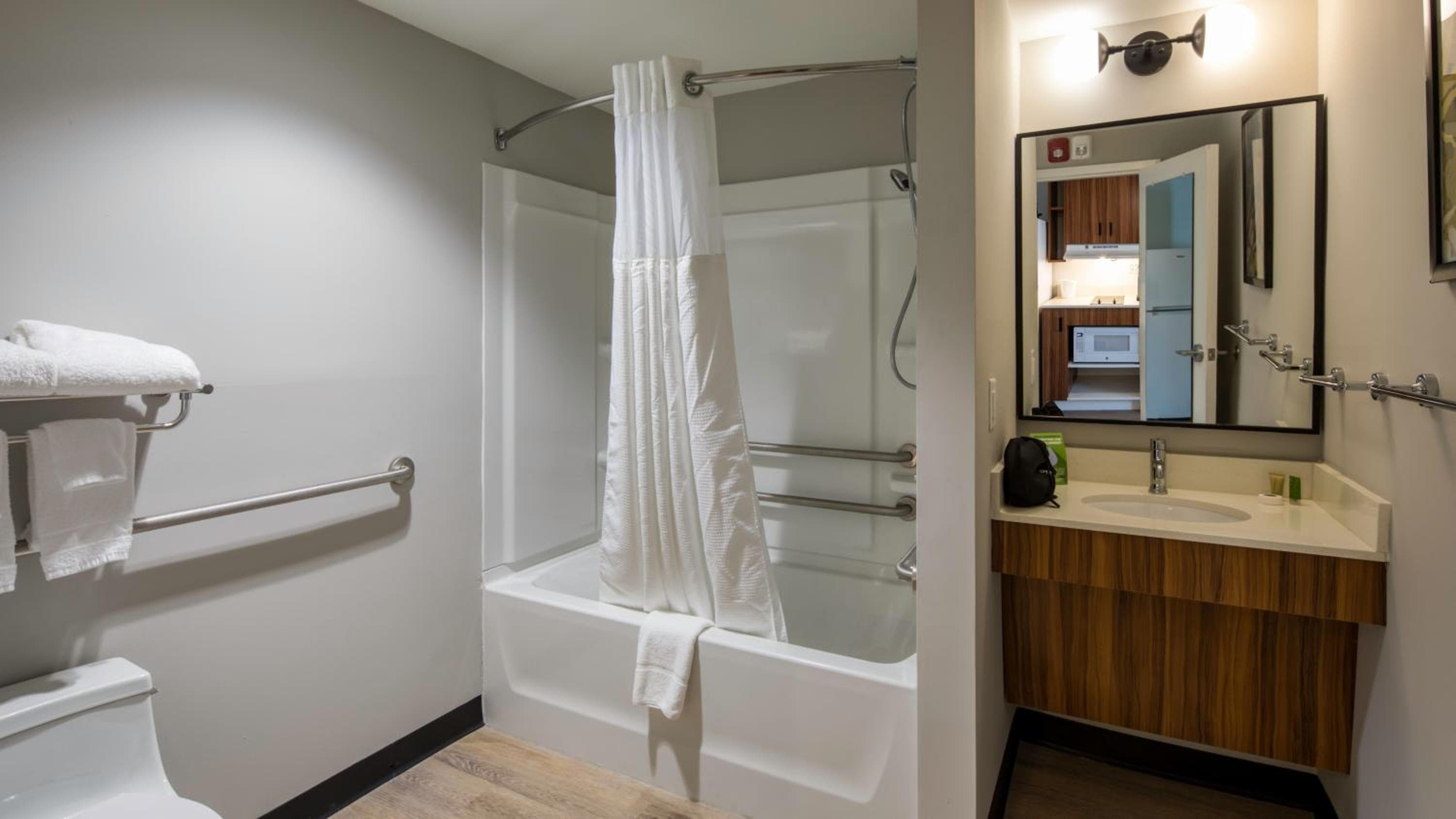 Uptown Suites Extended Stay Charlotte NC - Concord
