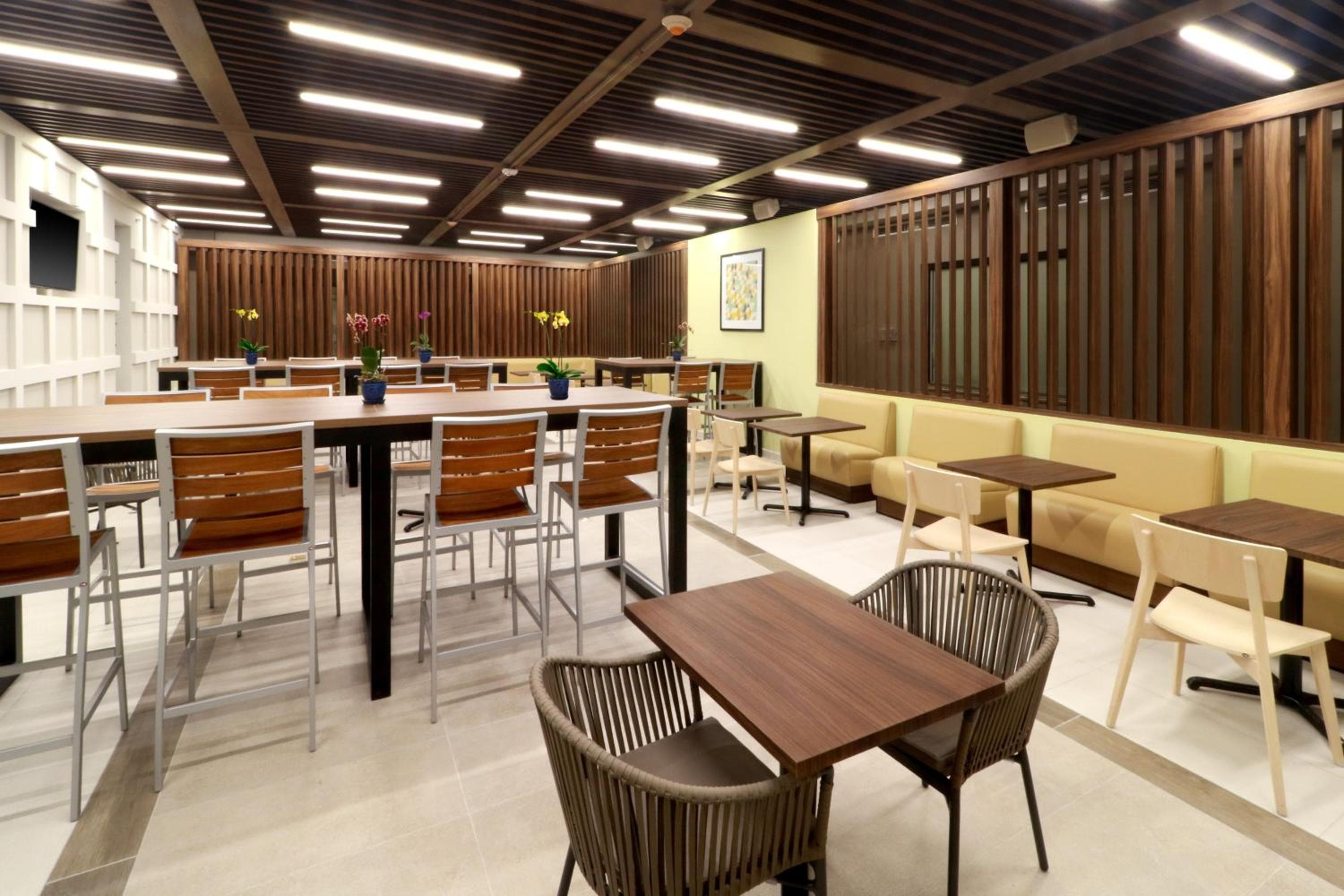 Holiday Inn Express & Suites - Playa del Carmen by IHG
