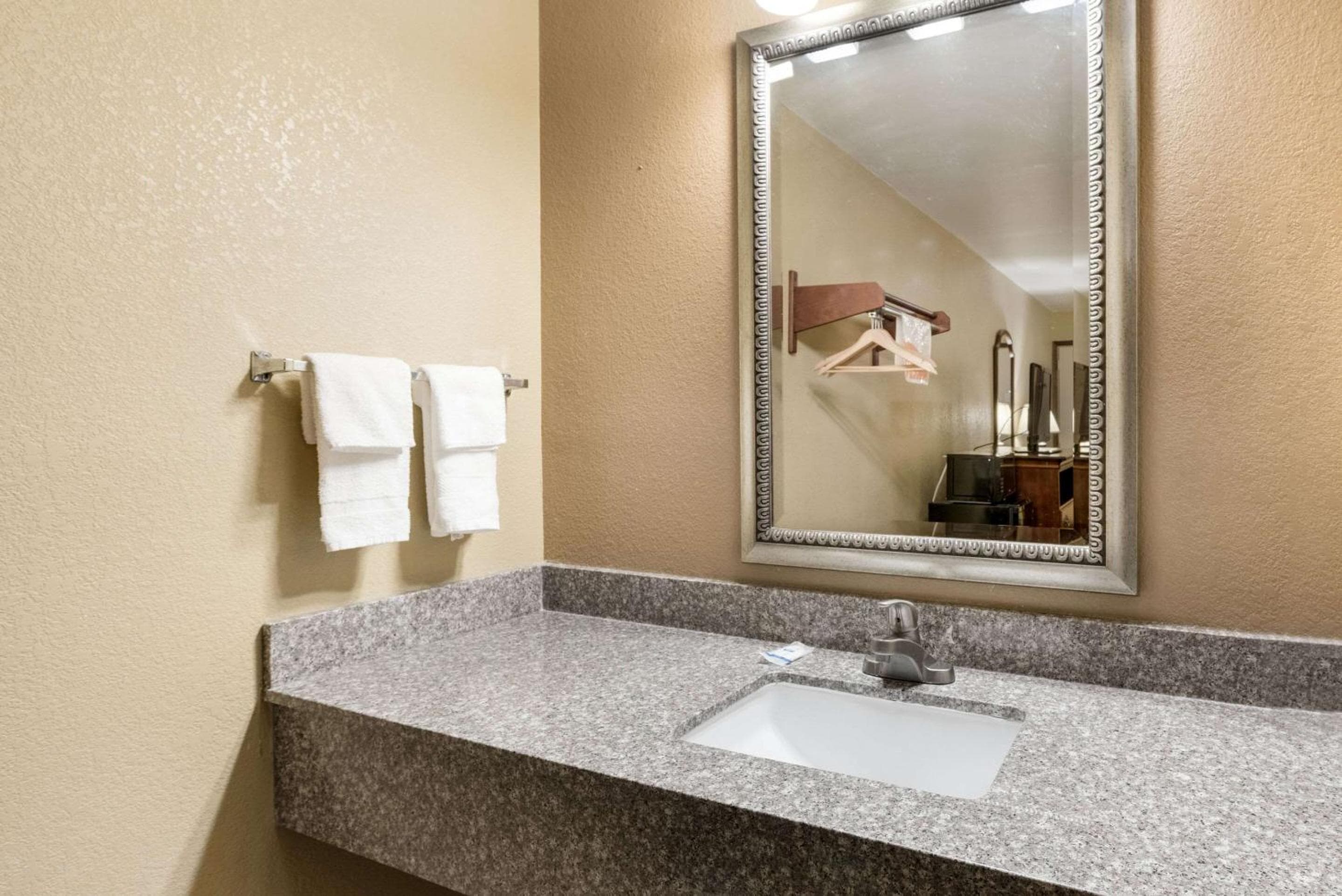 Rodeway Inn Columbus West