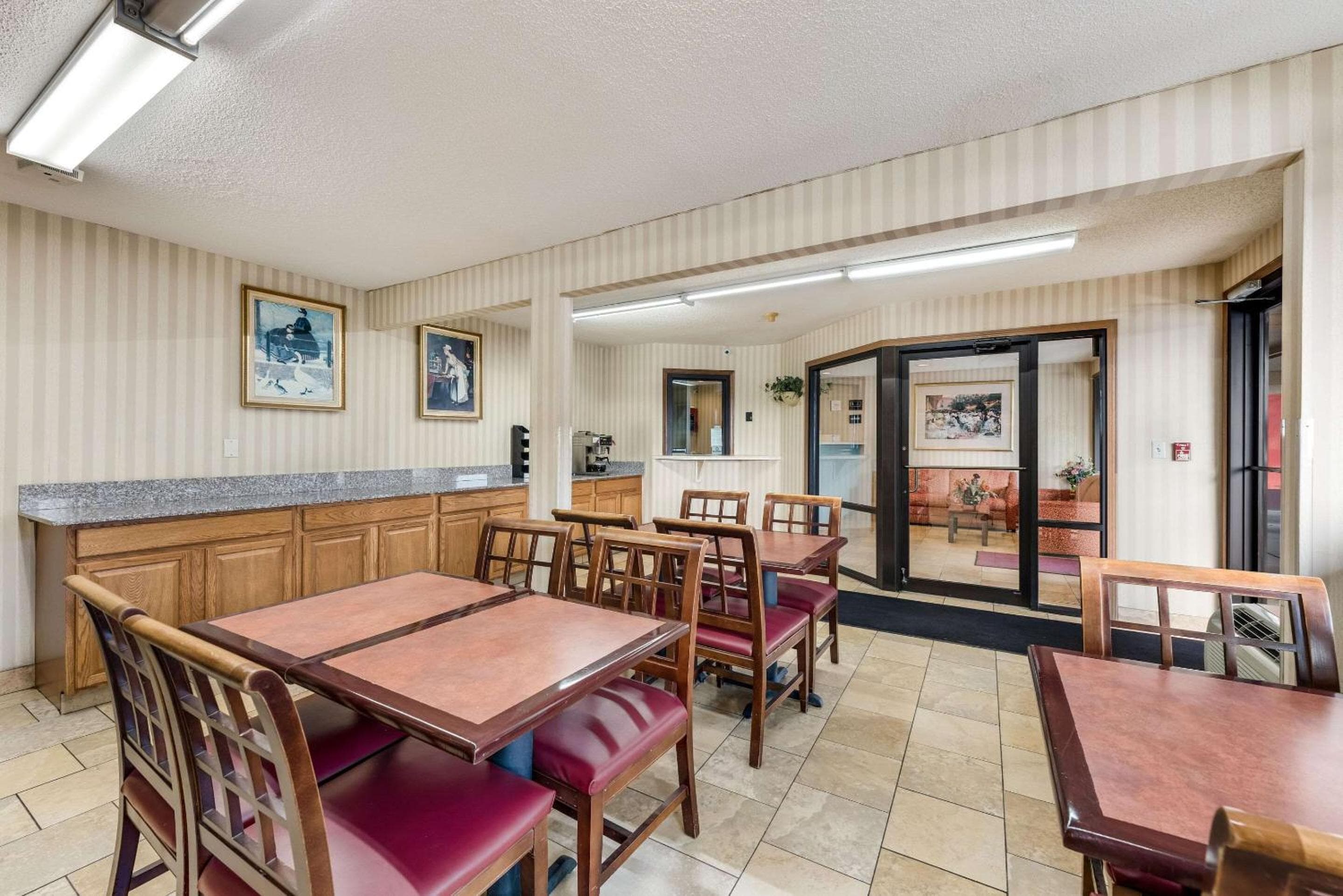 Rodeway Inn Columbus West