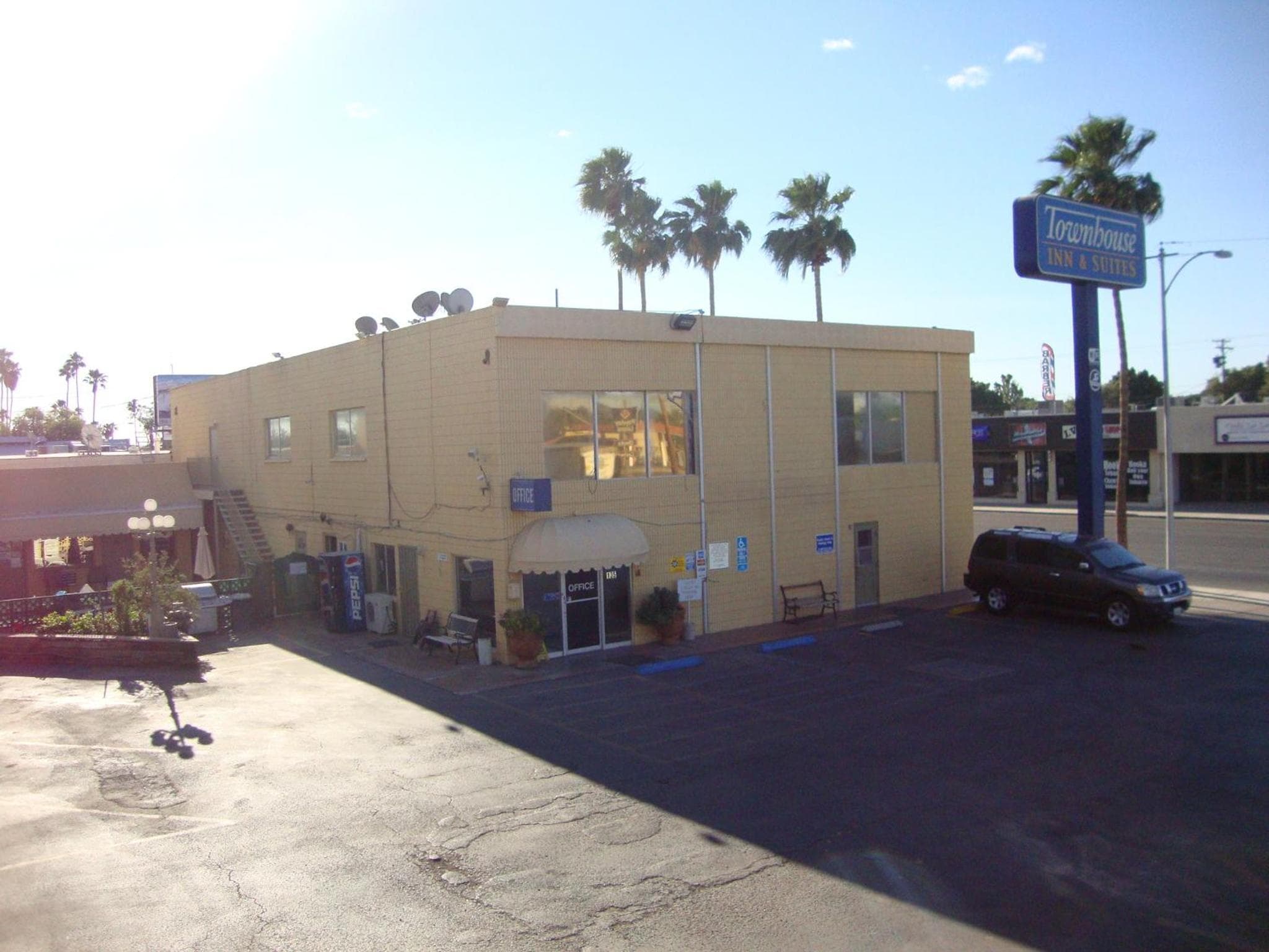 Townhouse Inn and Suites