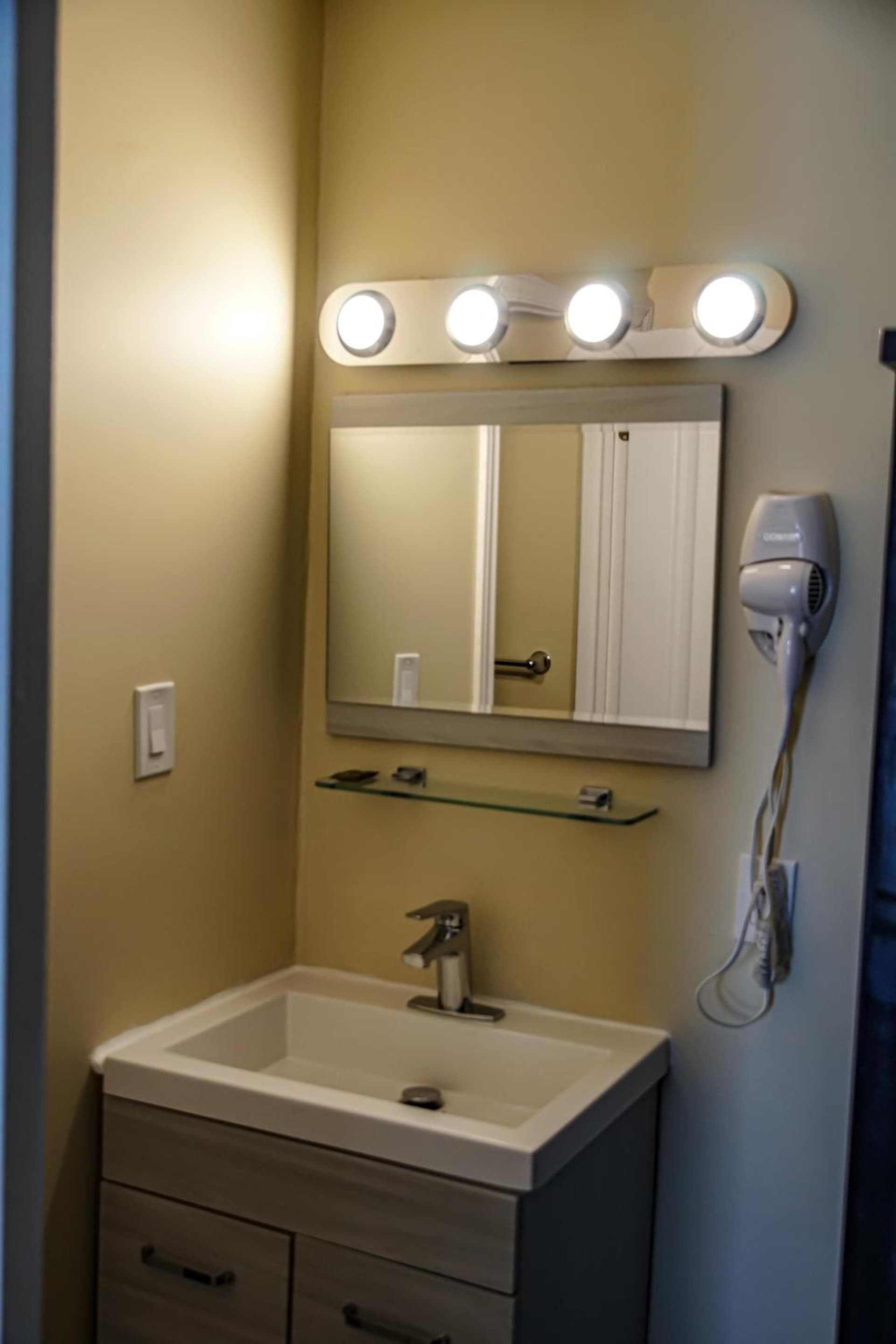 Skyland Motel Inn & Suites