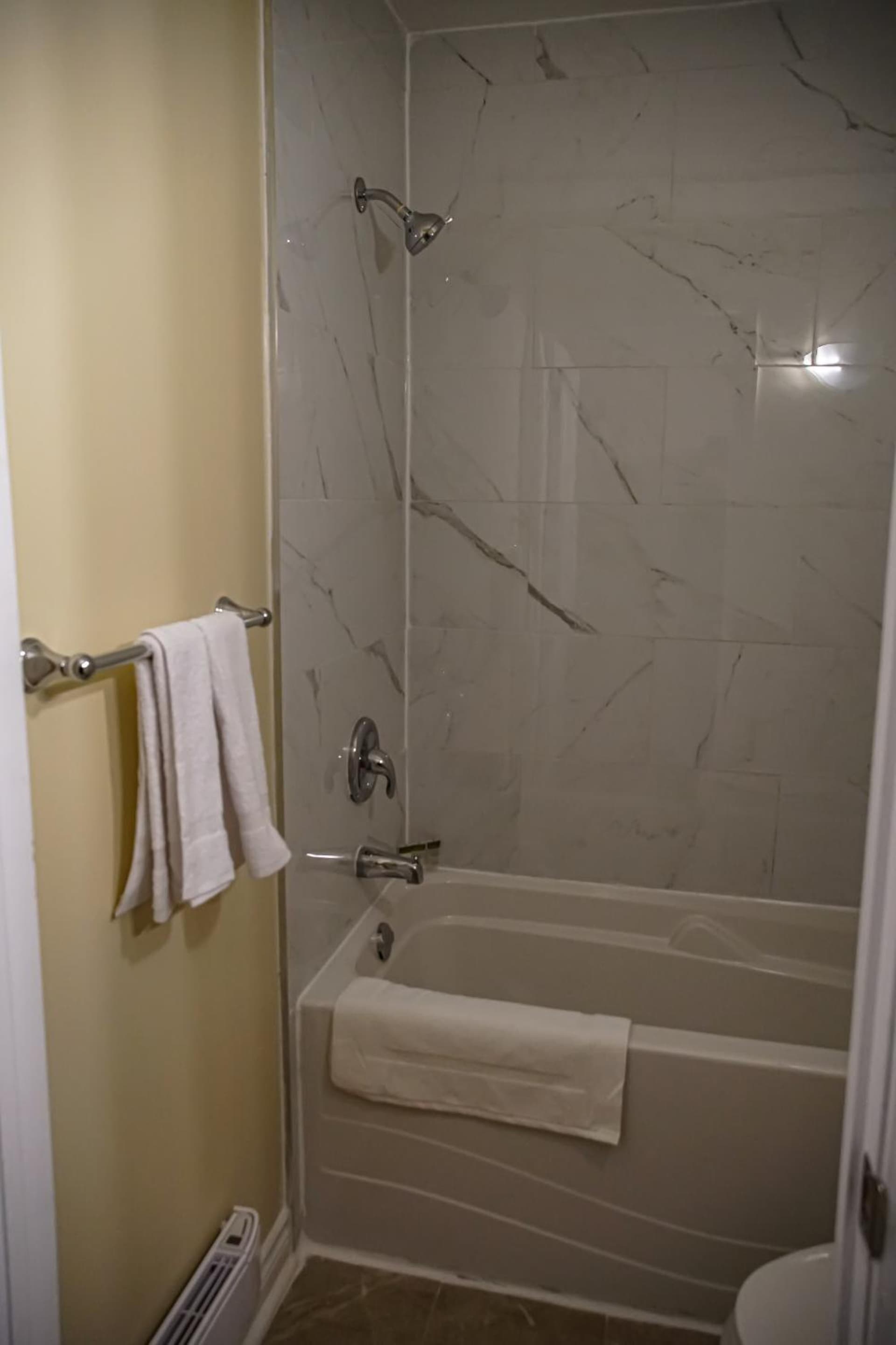 Skyland Motel Inn & Suites
