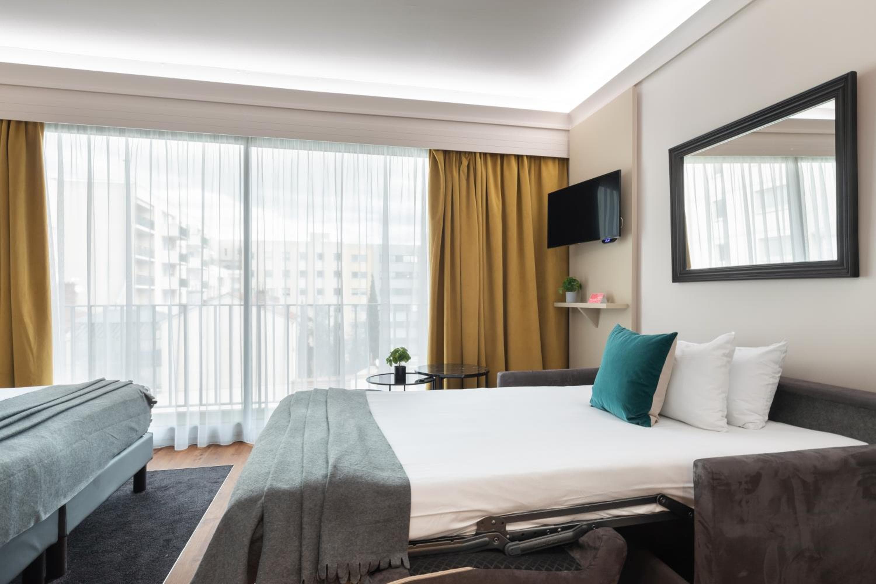 Hôtel Charlemagne by Happyculture