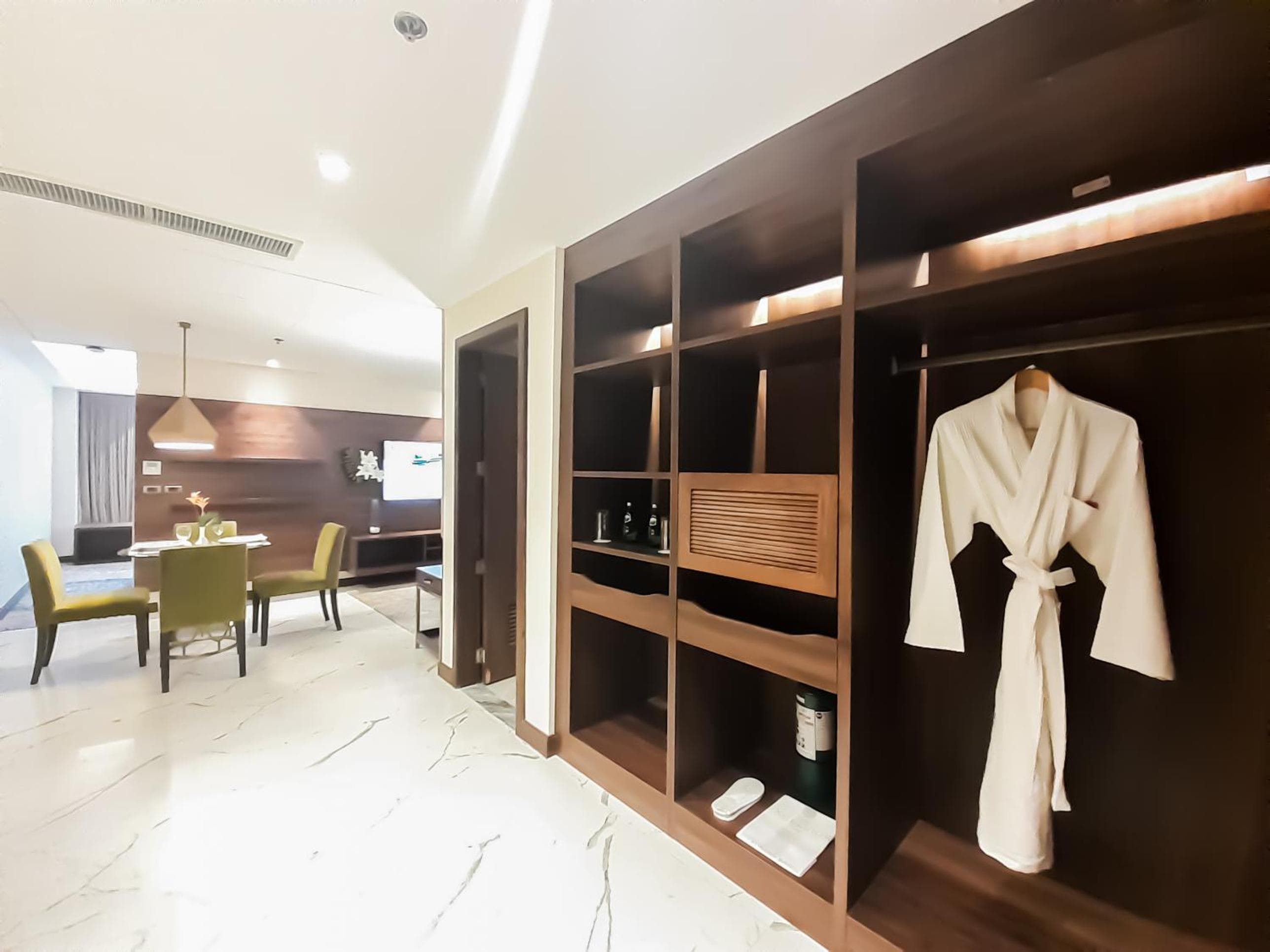 The Excelsior Hotel Las Piñas