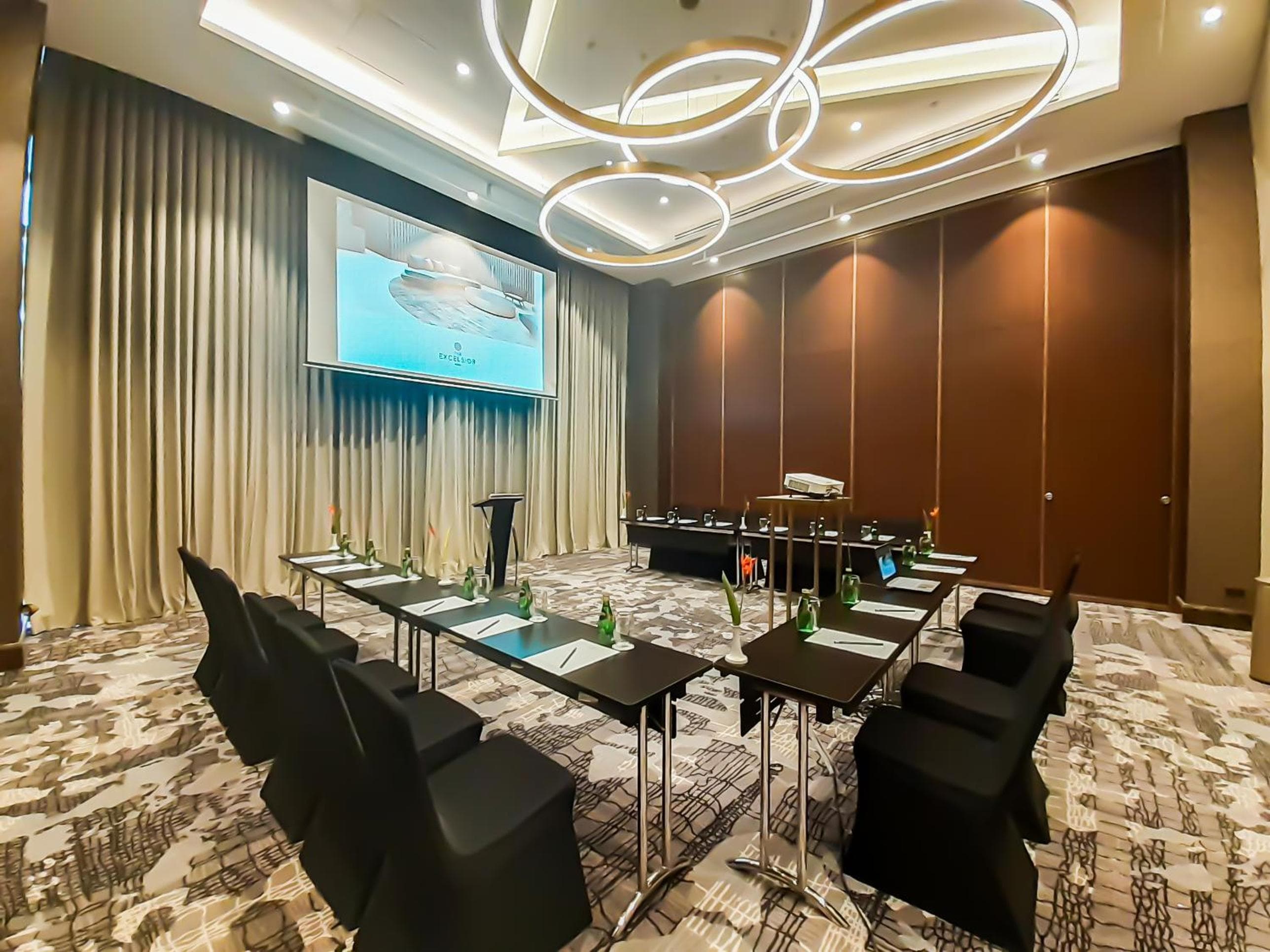 The Excelsior Hotel Las Piñas