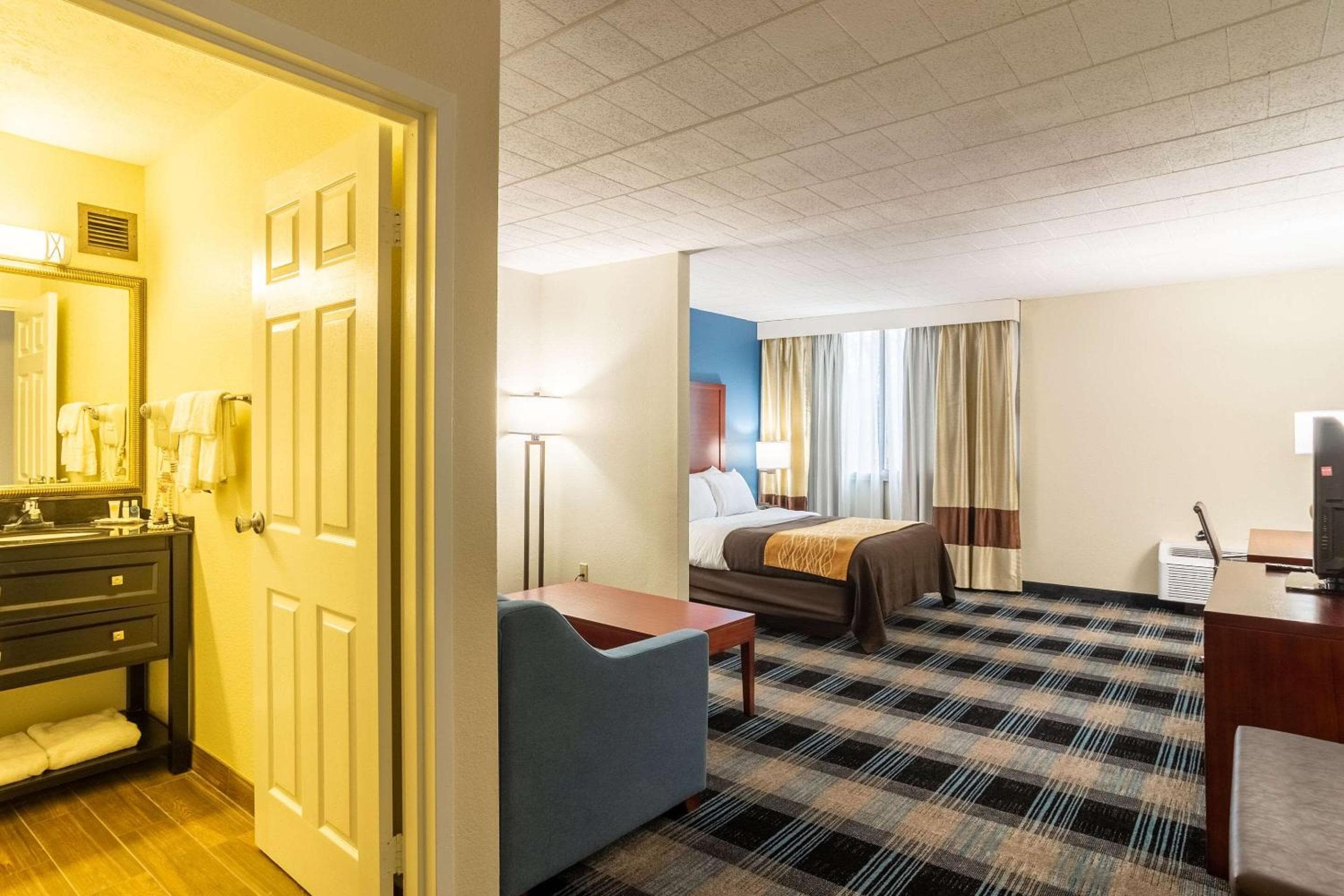Comfort Inn & Suites Pittsburgh Fox Chapel