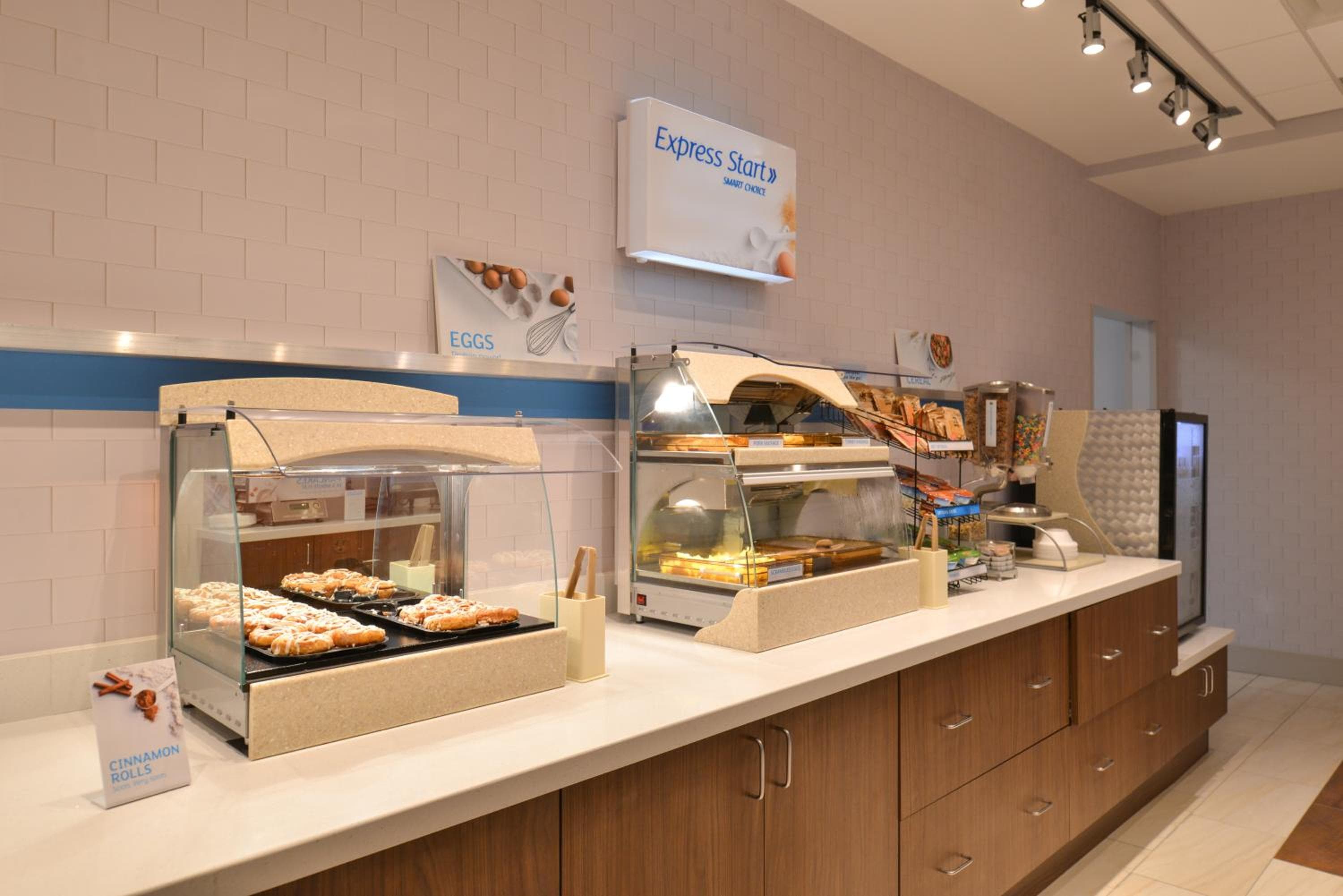 Holiday Inn Express & Suites Omaha Airport by IHG