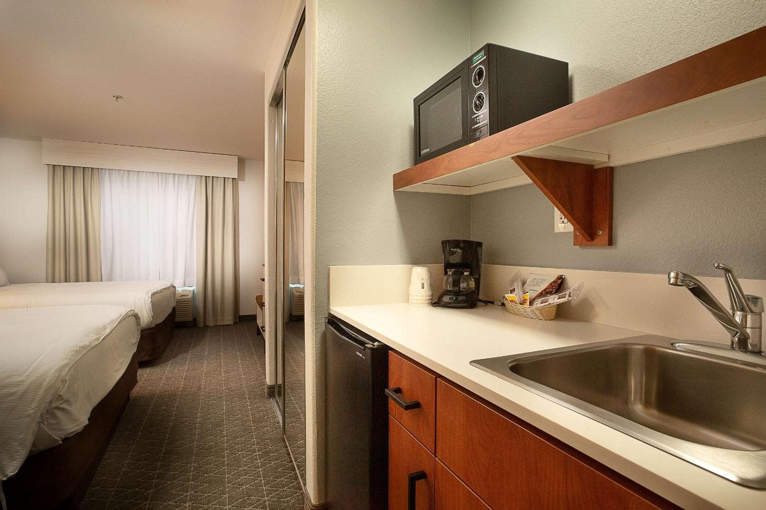 Hawthorn Suites by Wyndham-Oakland/Alameda