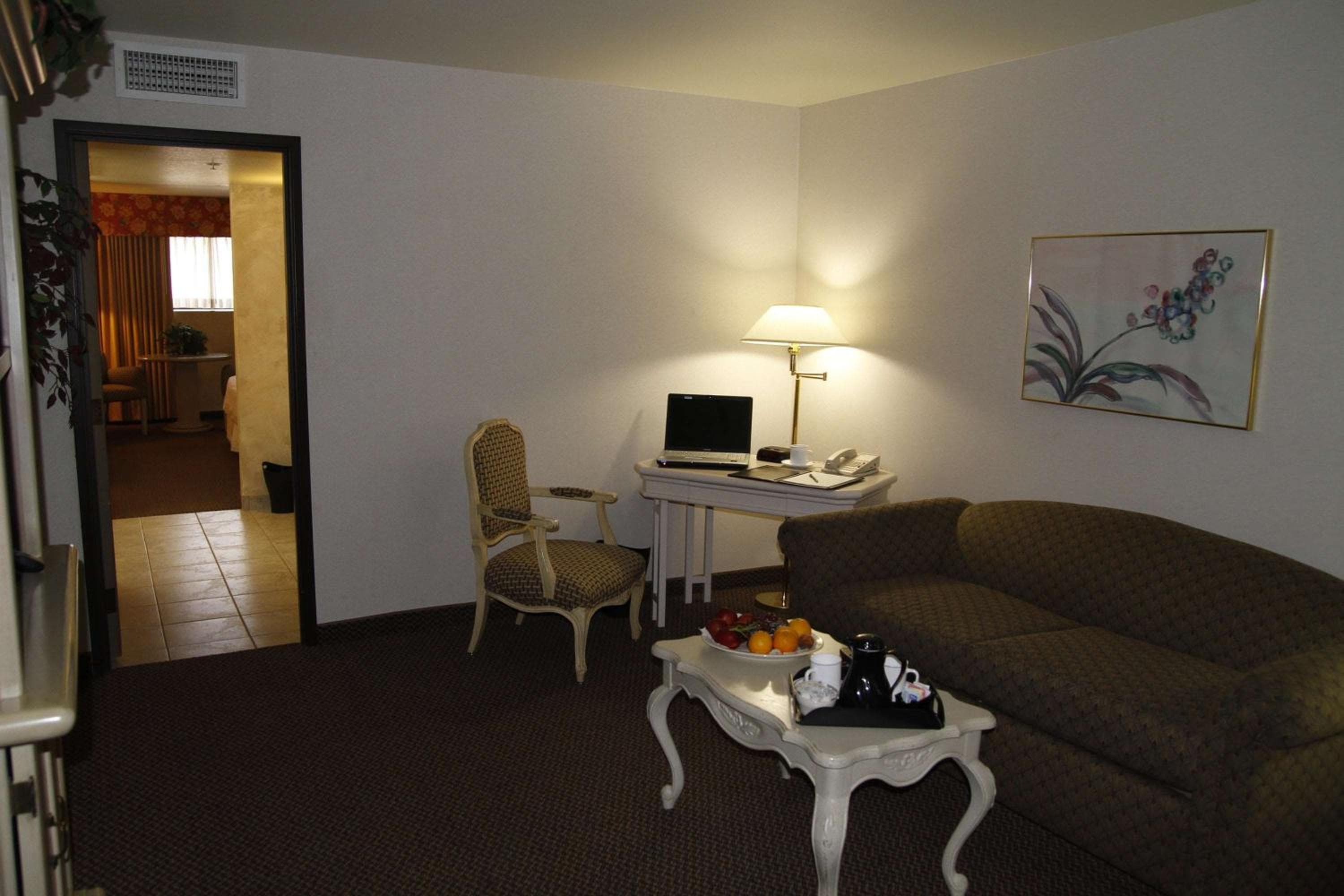 Ramada by Wyndham Viscount Suites Tucson East
