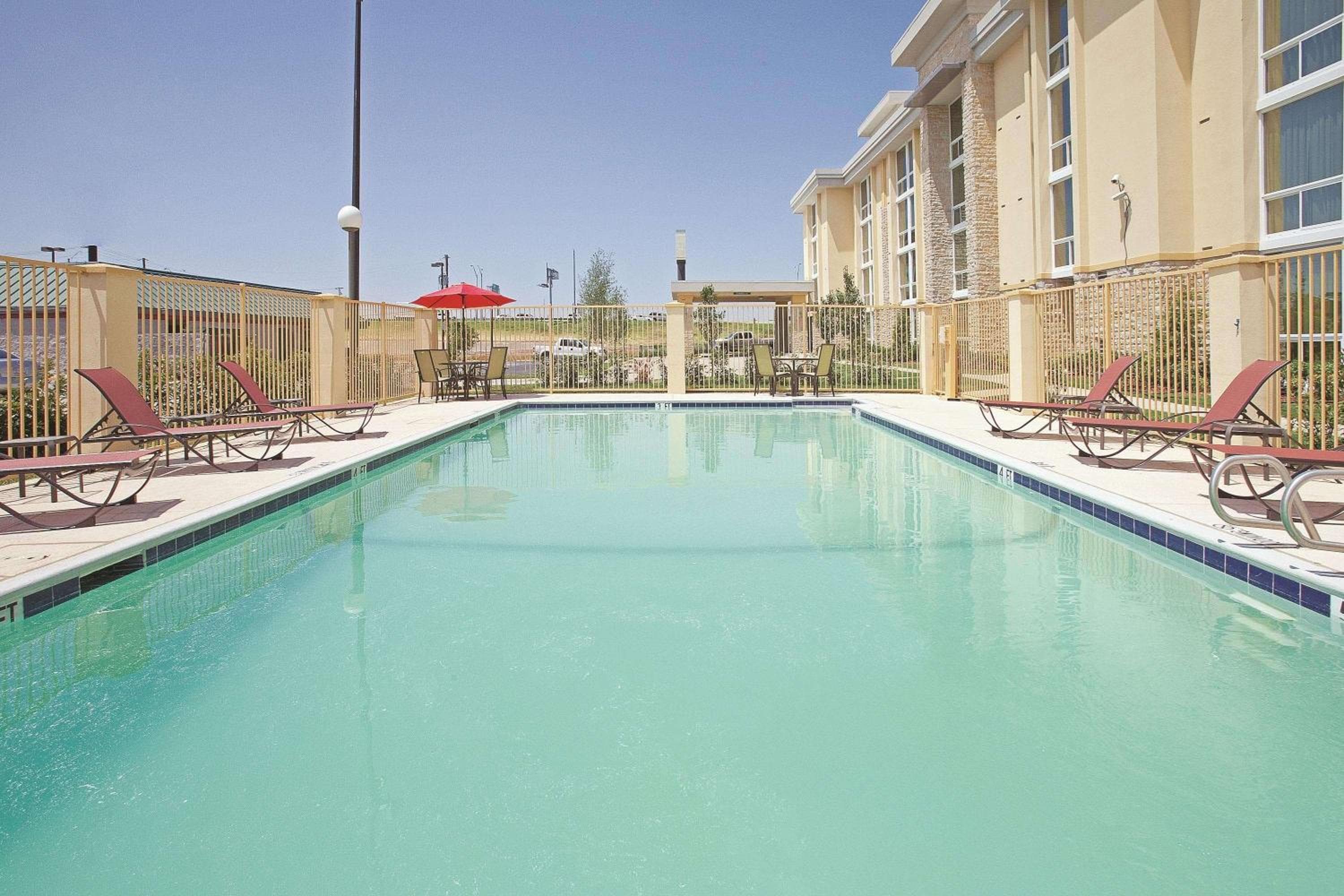 La Quinta by Wyndham Dallas I-35 Walnut Hill Ln