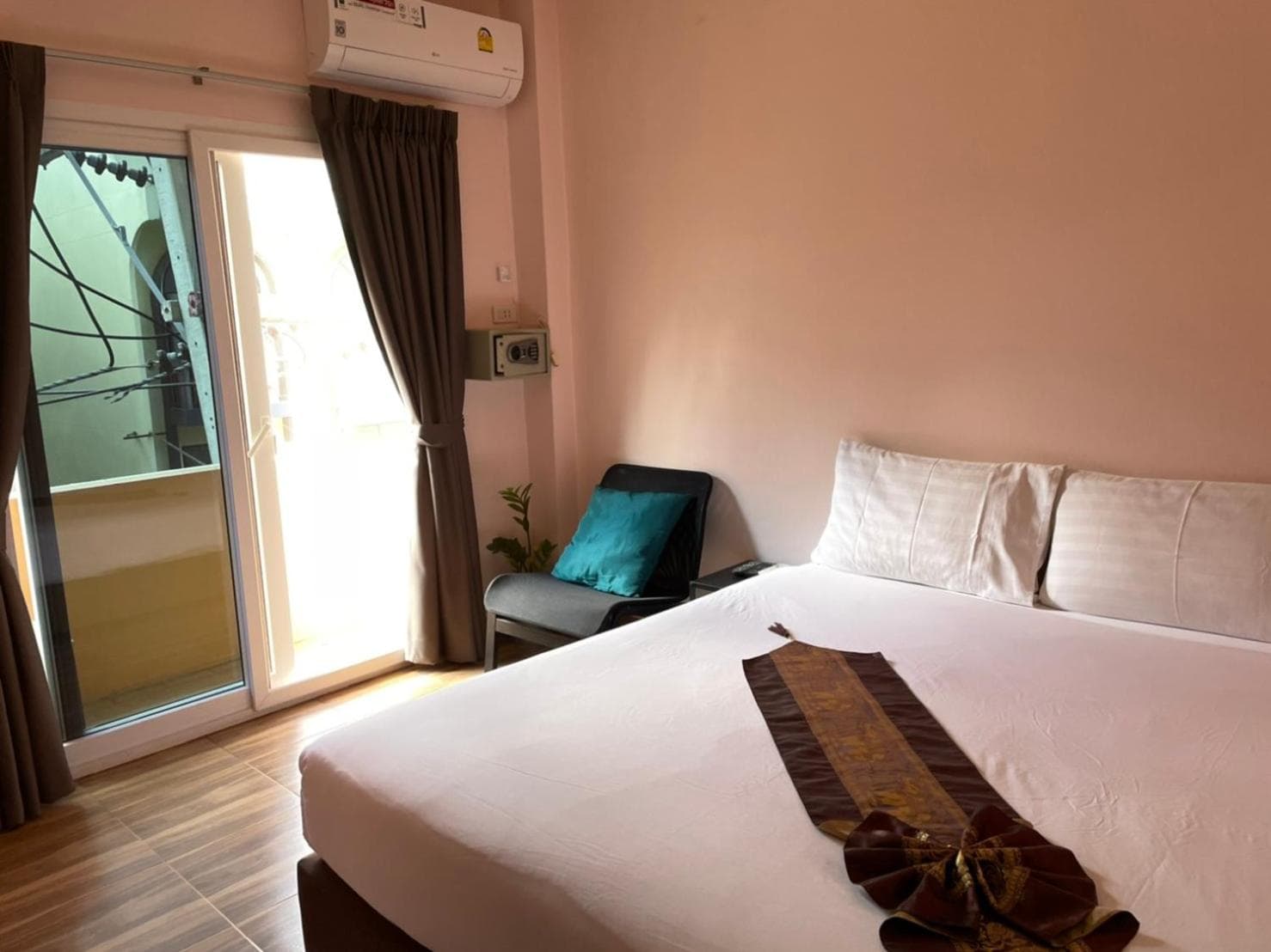 Sureena Hotel