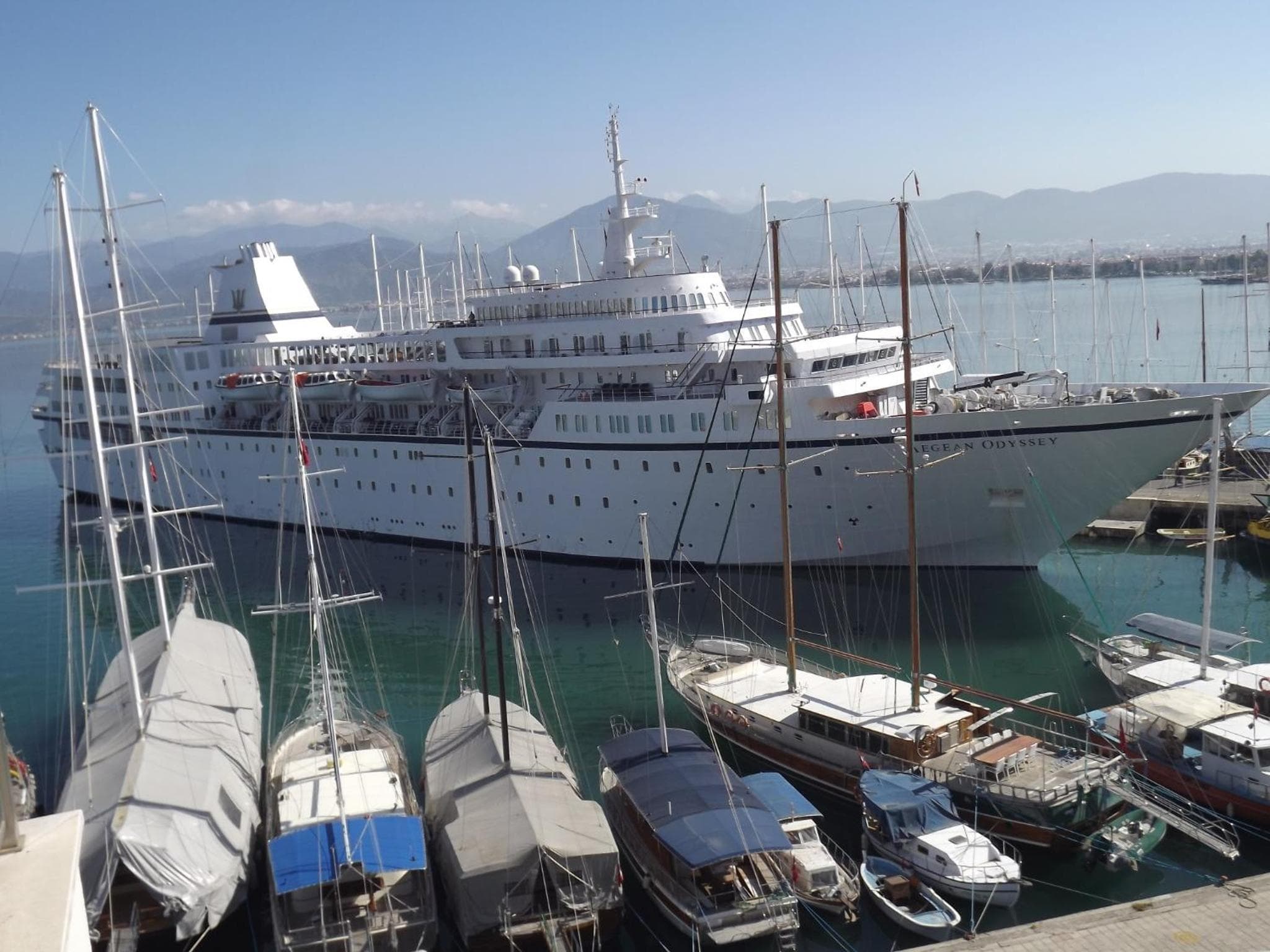 Alesta Yacht Hotel