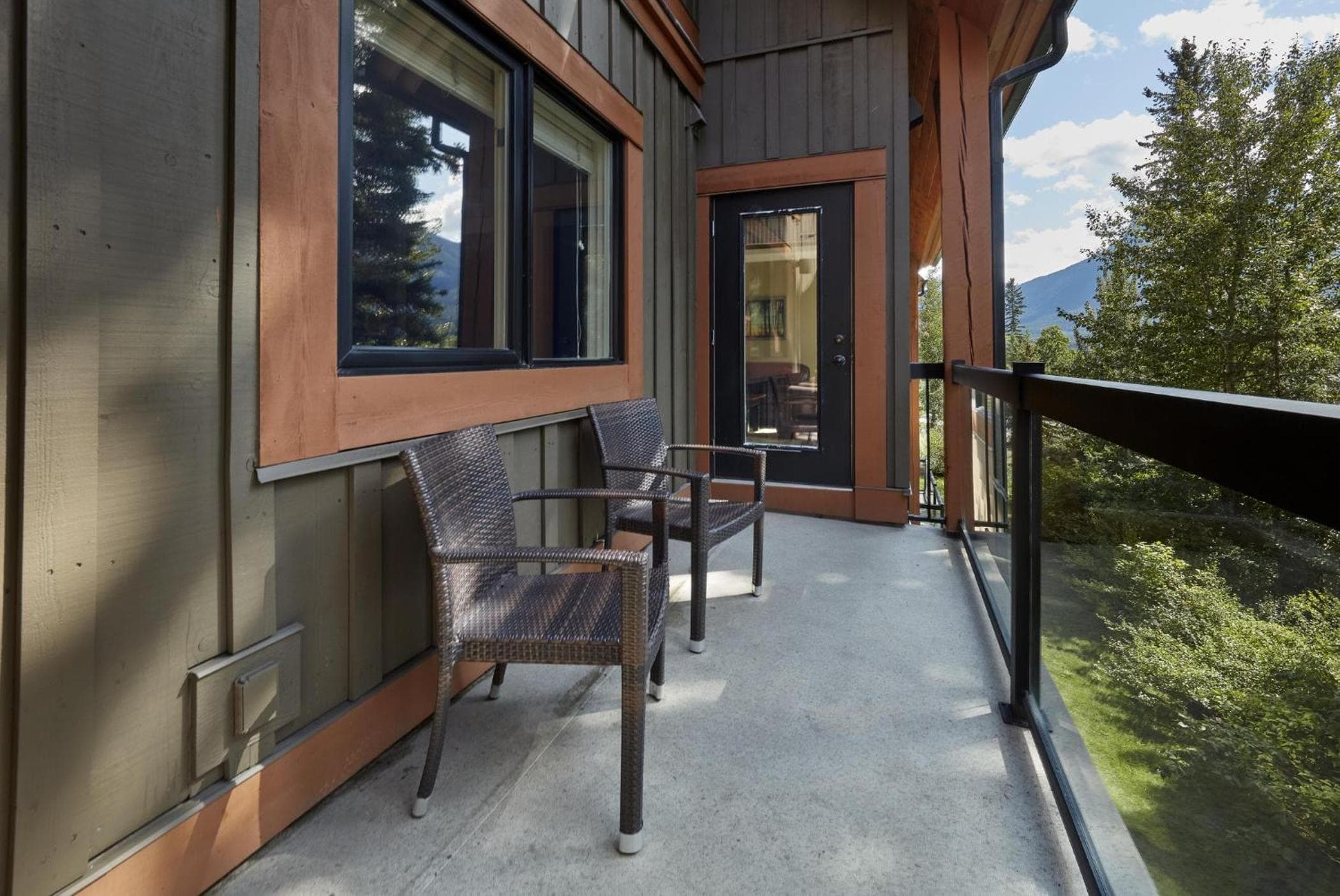 Star Suite -Luxurious condo with 3 fireplaces, and open Pool!