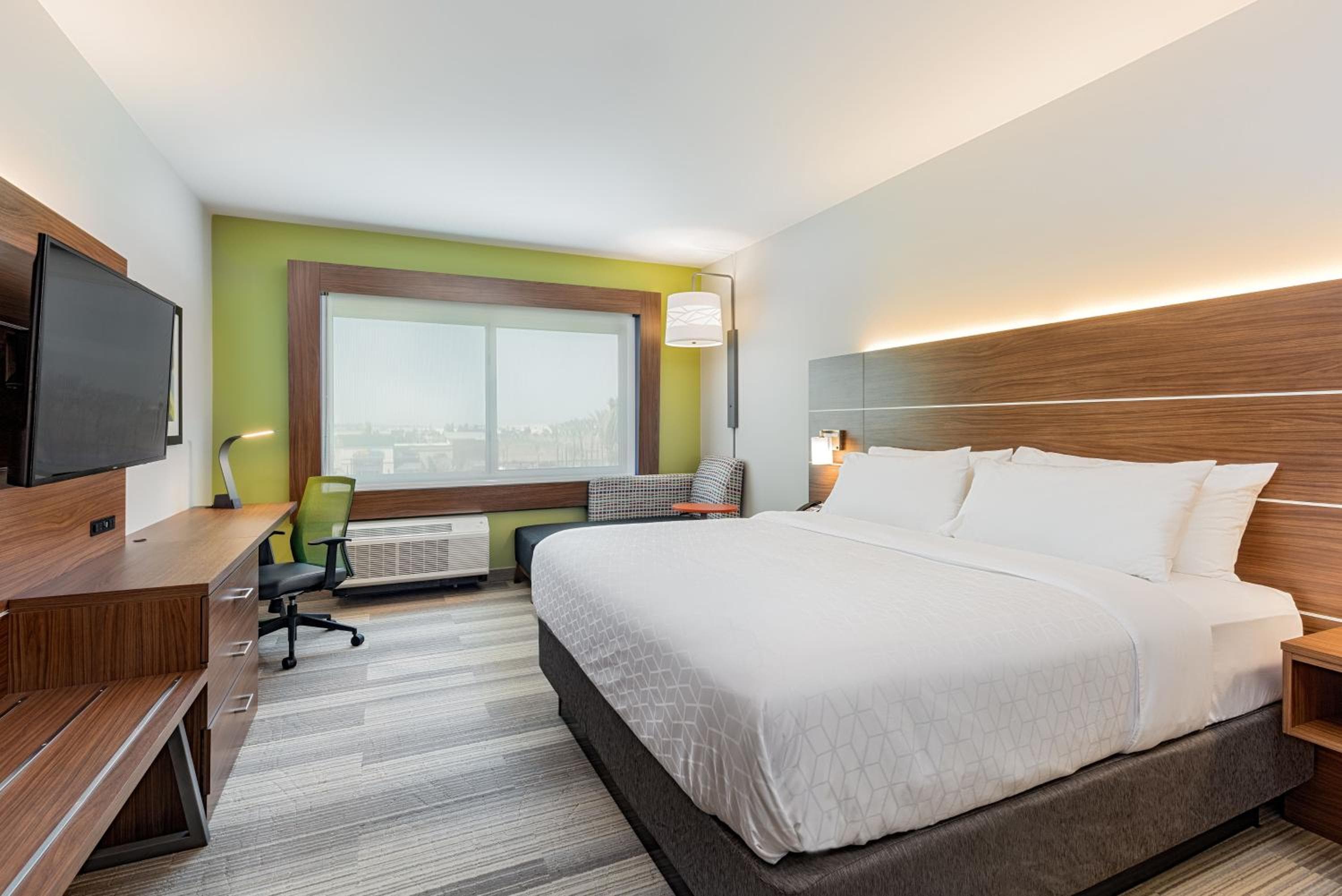Holiday Inn Express & Suites - Moreno Valley - Riverside by IHG