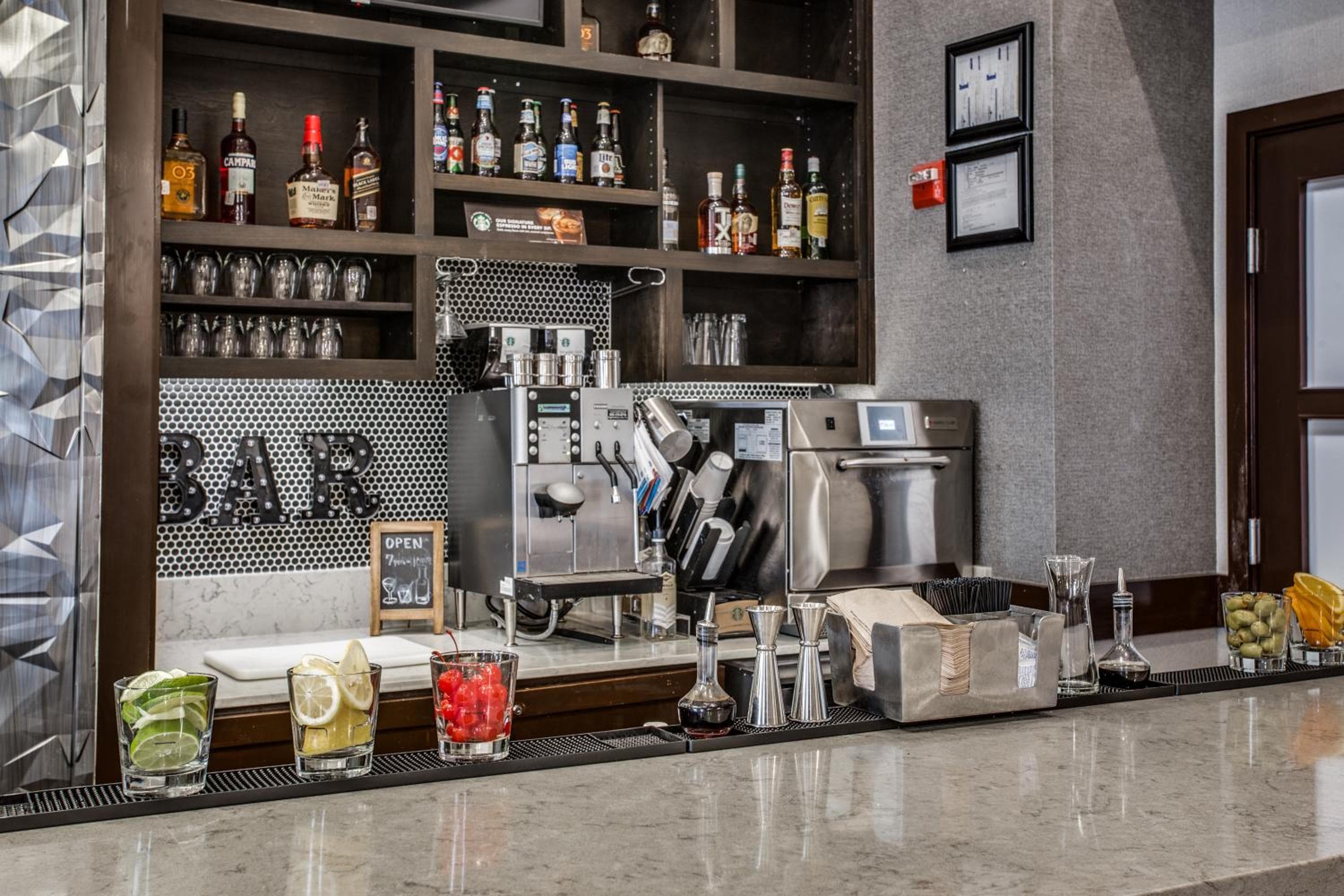 Hyatt Place Fort Worth / Cityview