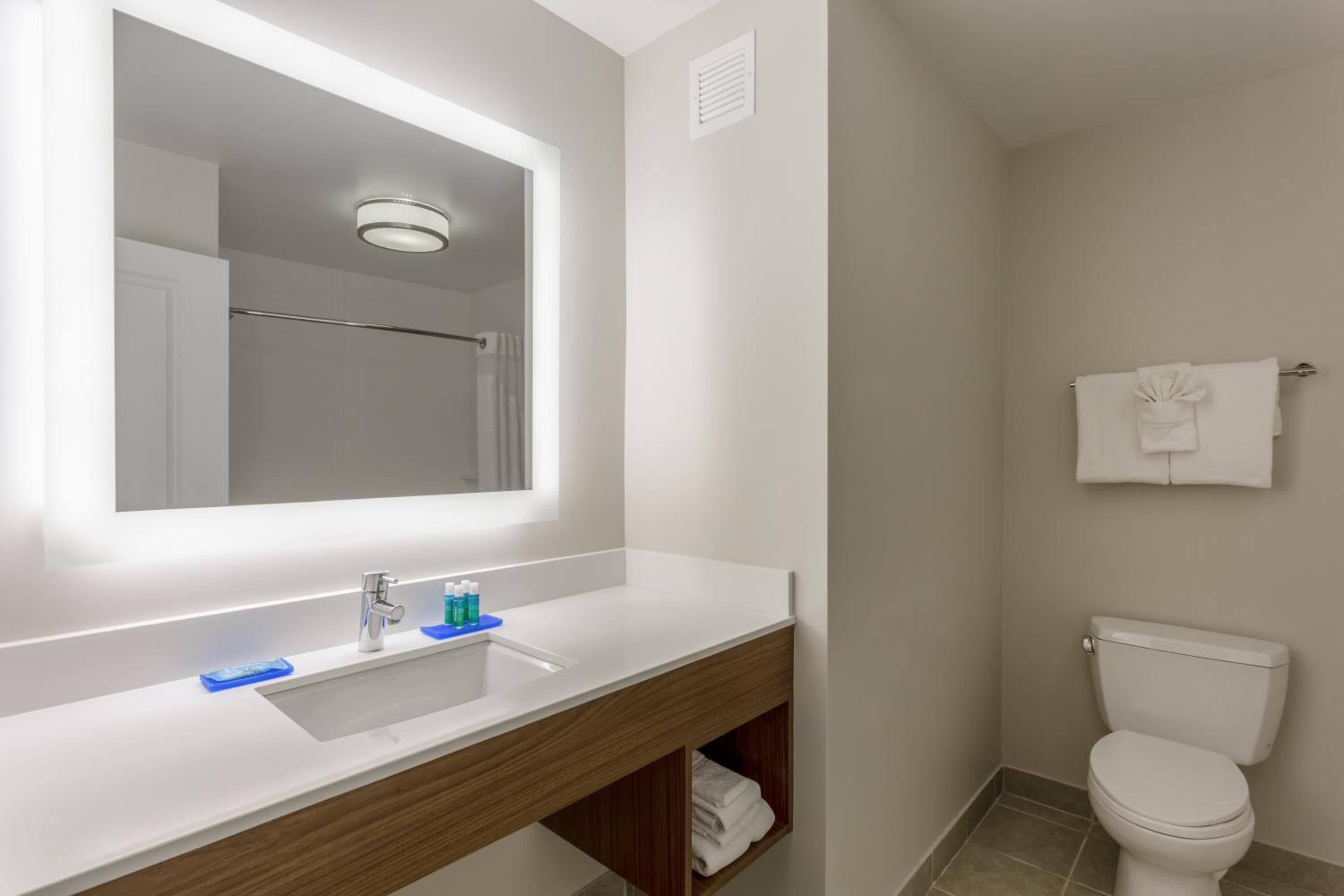 Holiday Inn Express & Suites Vandalia by IHG