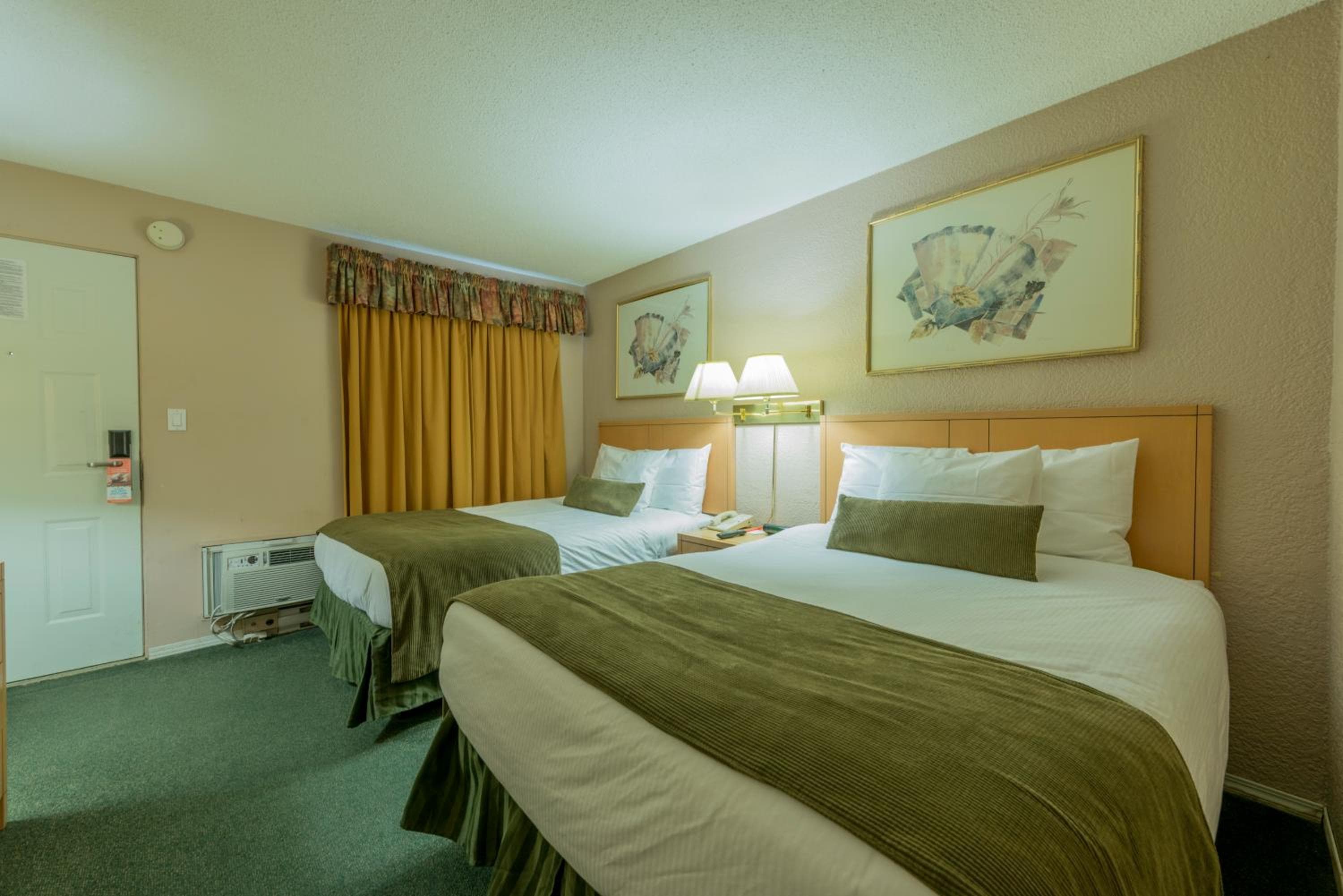 Howard Johnson by Wyndham Downtown Kamloops