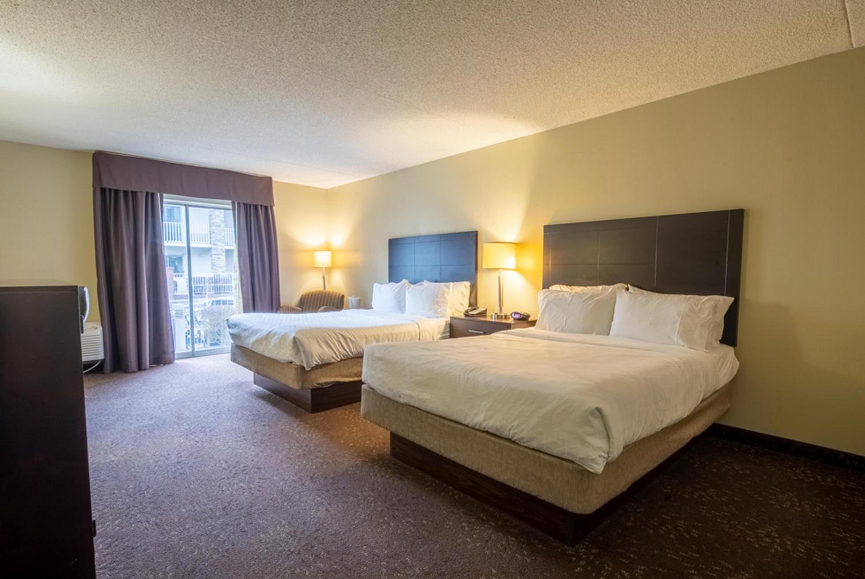 Holiday Inn Express Hotel & Suites Pittsburgh Airport by IHG