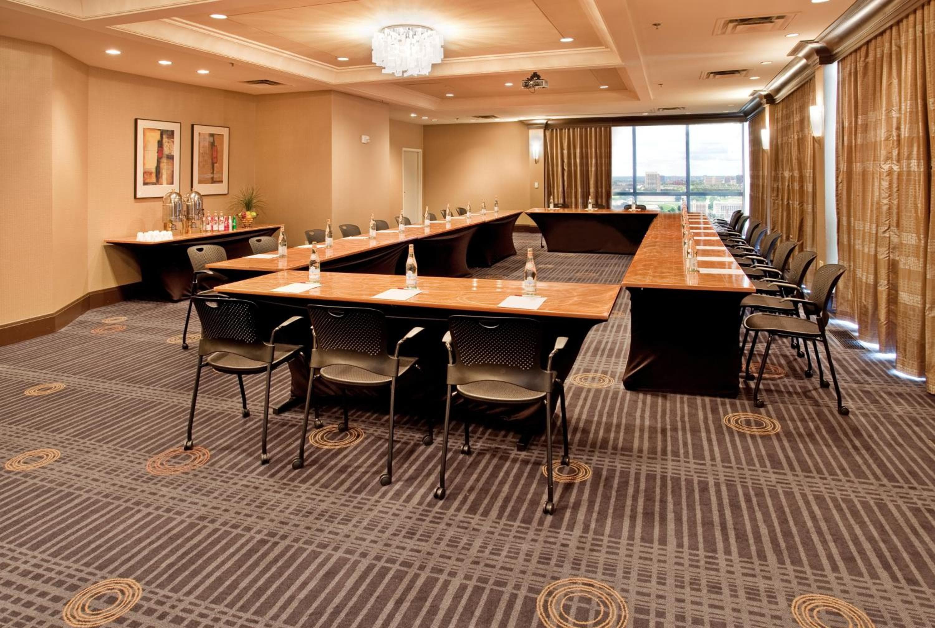 Crowne Plaza Kansas City Downtown by IHG