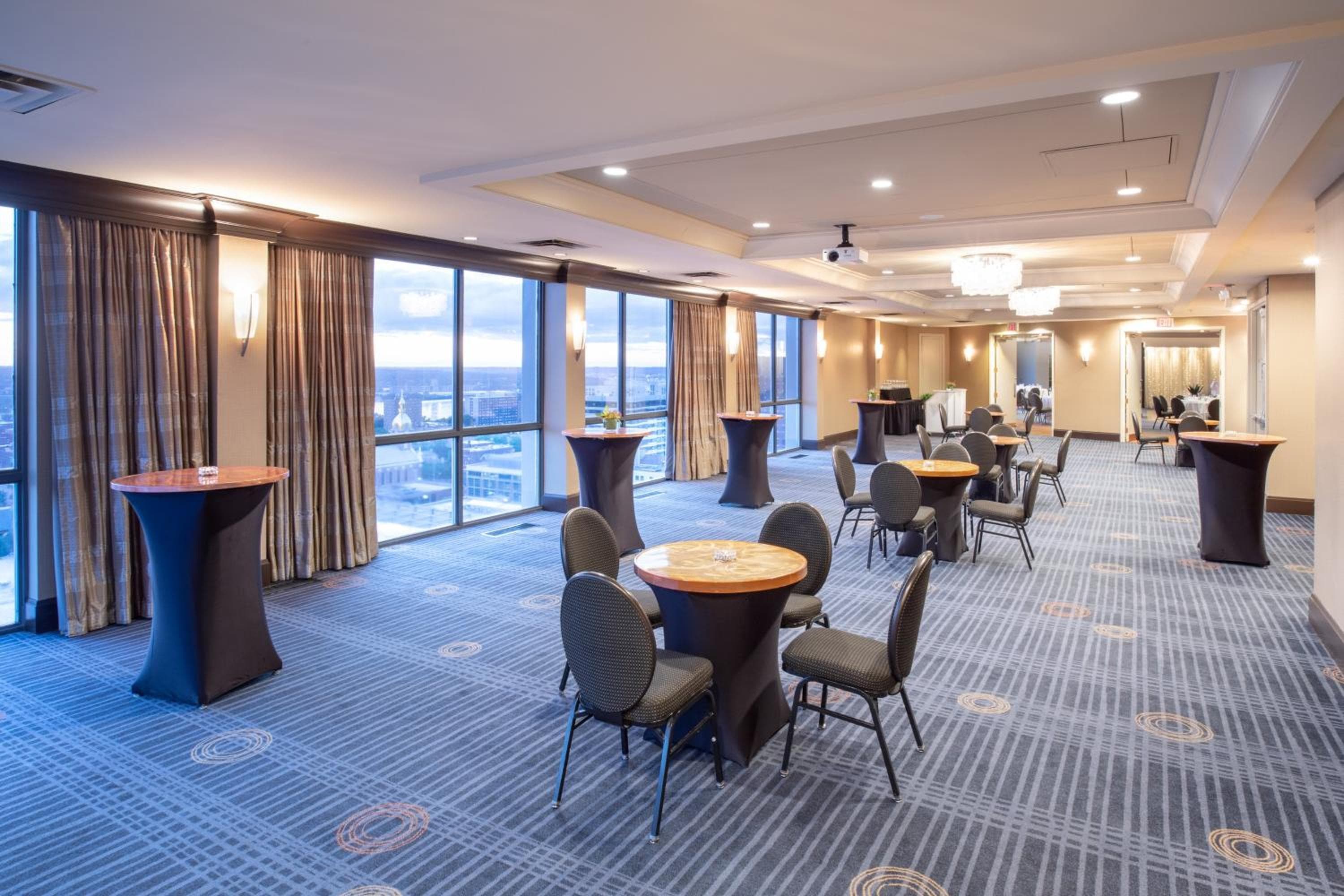 Crowne Plaza Kansas City Downtown by IHG