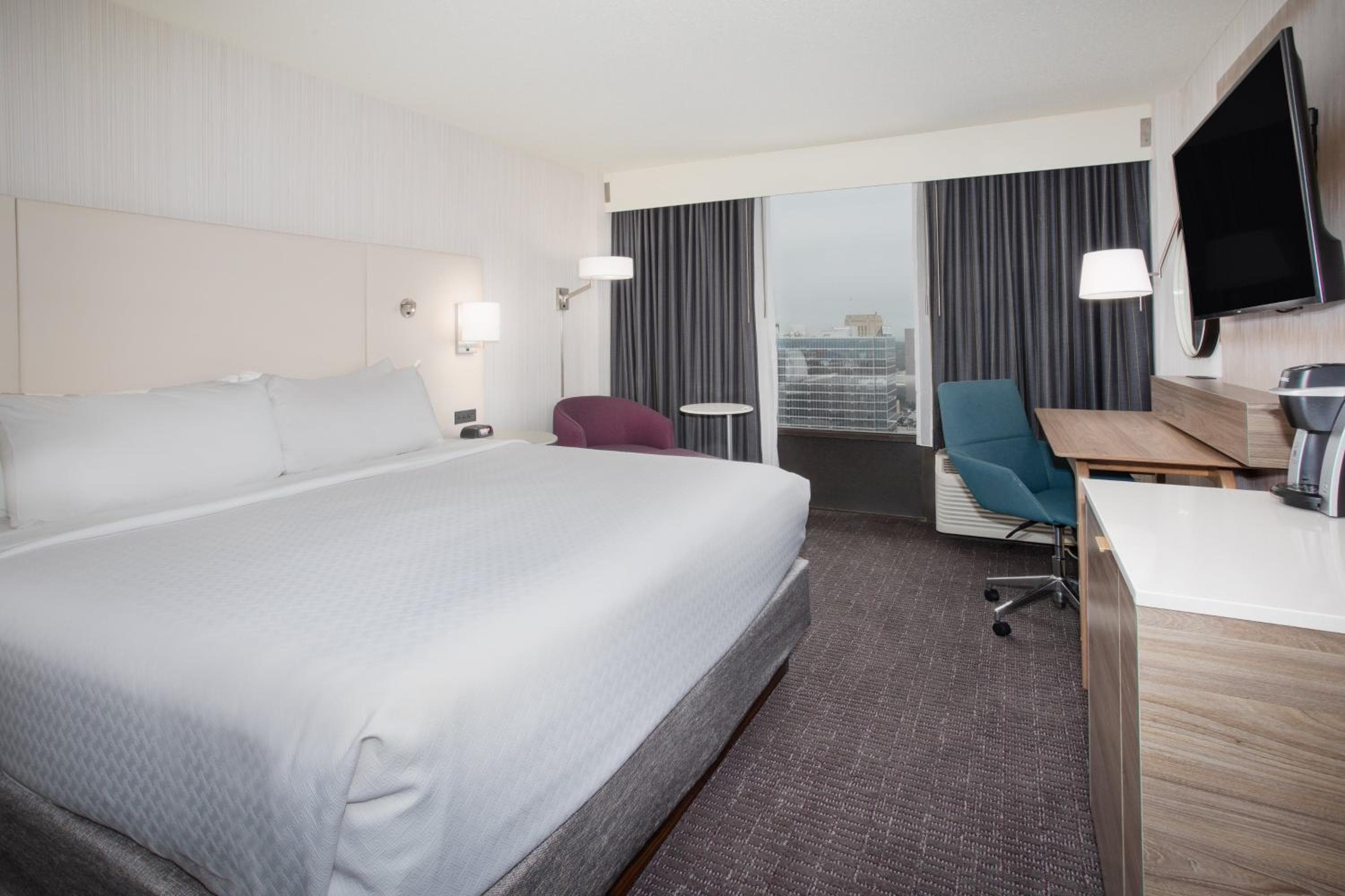 Crowne Plaza Kansas City Downtown by IHG