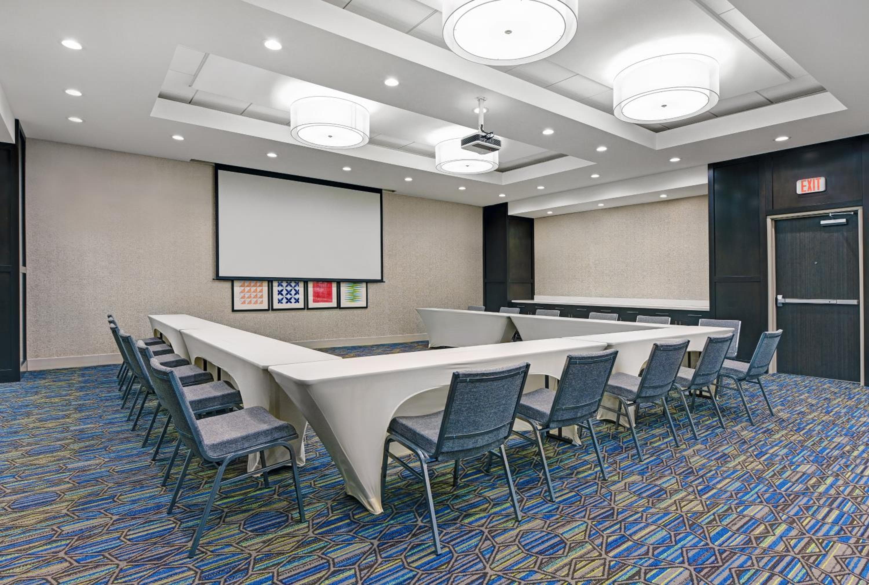Holiday Inn Express & Suites Memorial – CityCentre by IHG