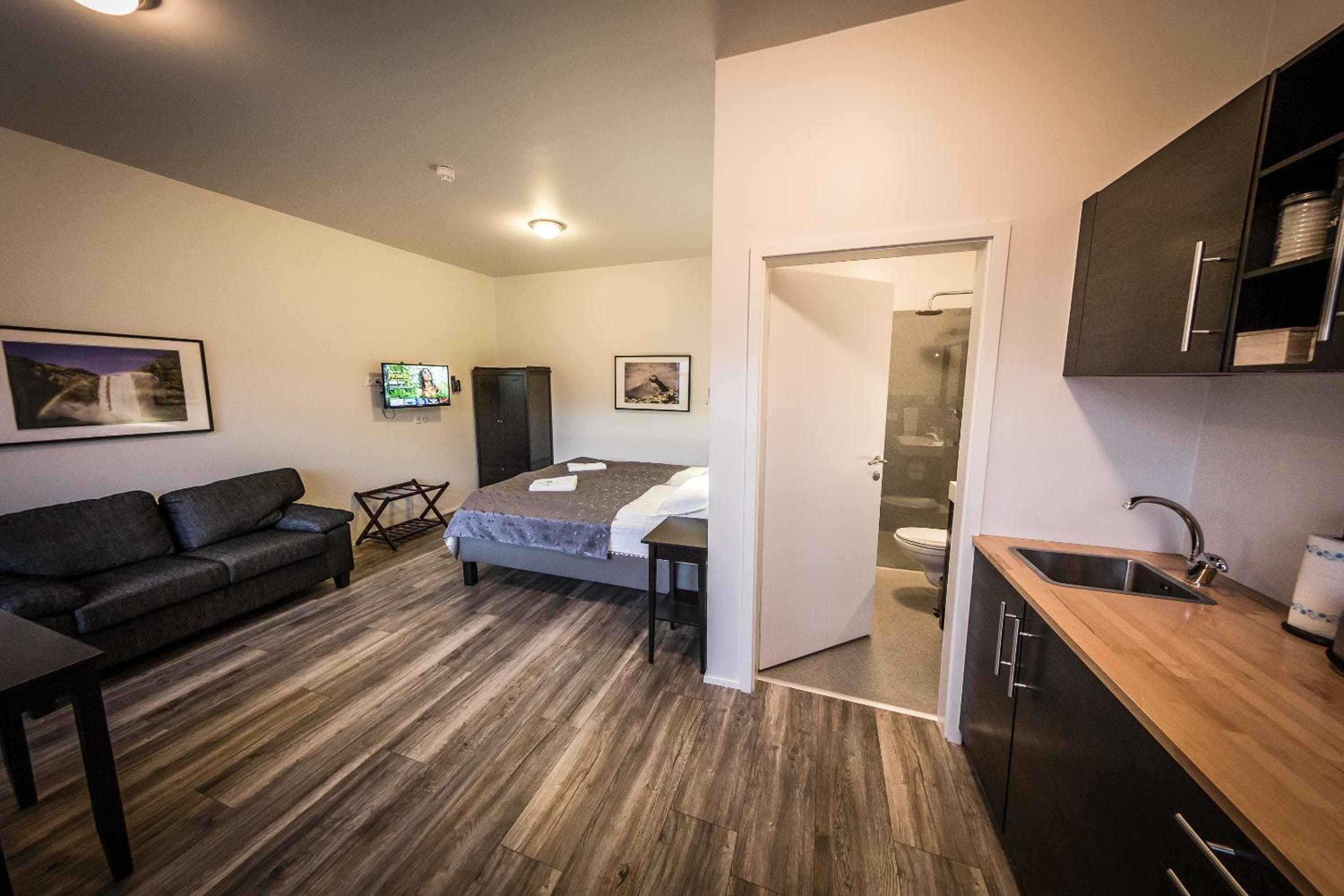 Bakki Apartments & Hostel