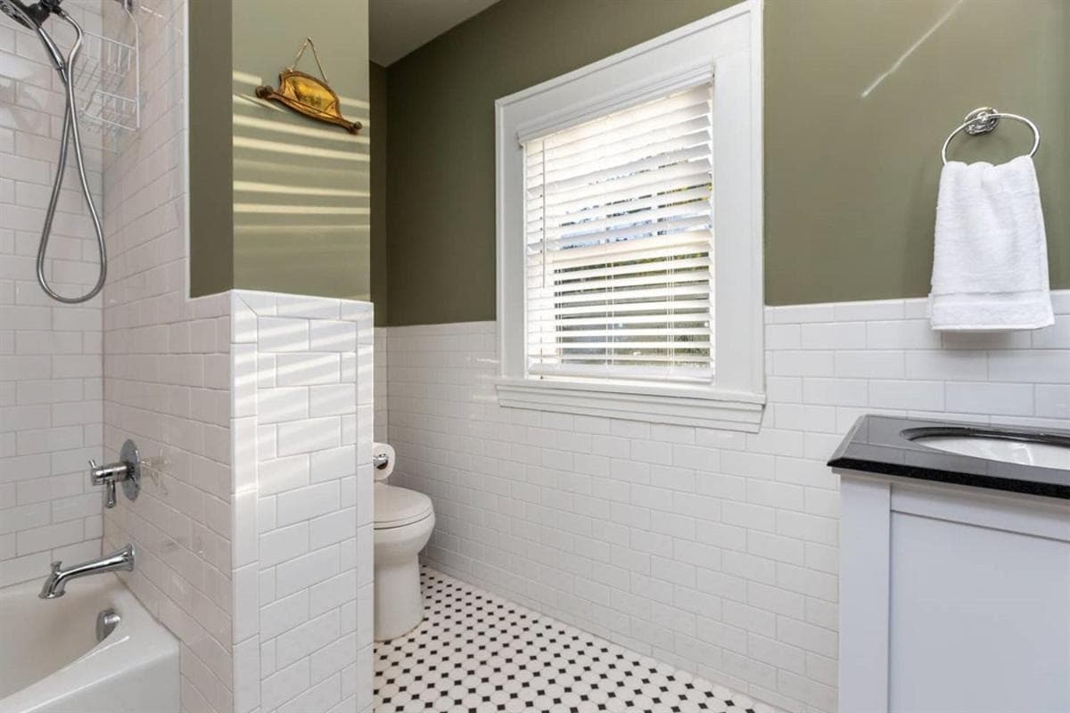 Renowned historic home downtownacross from park